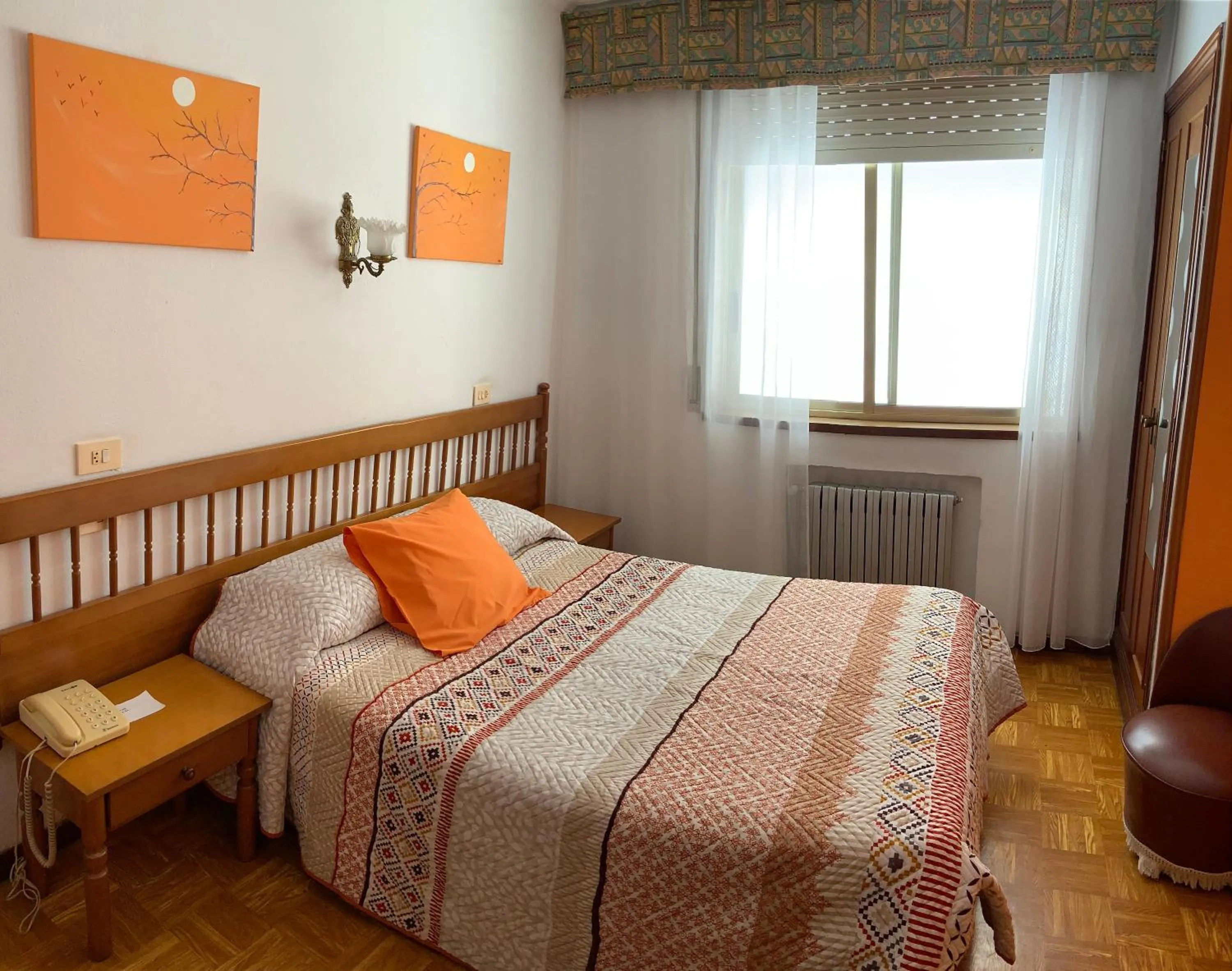 Photo of the whole room, Bed in Hotel España