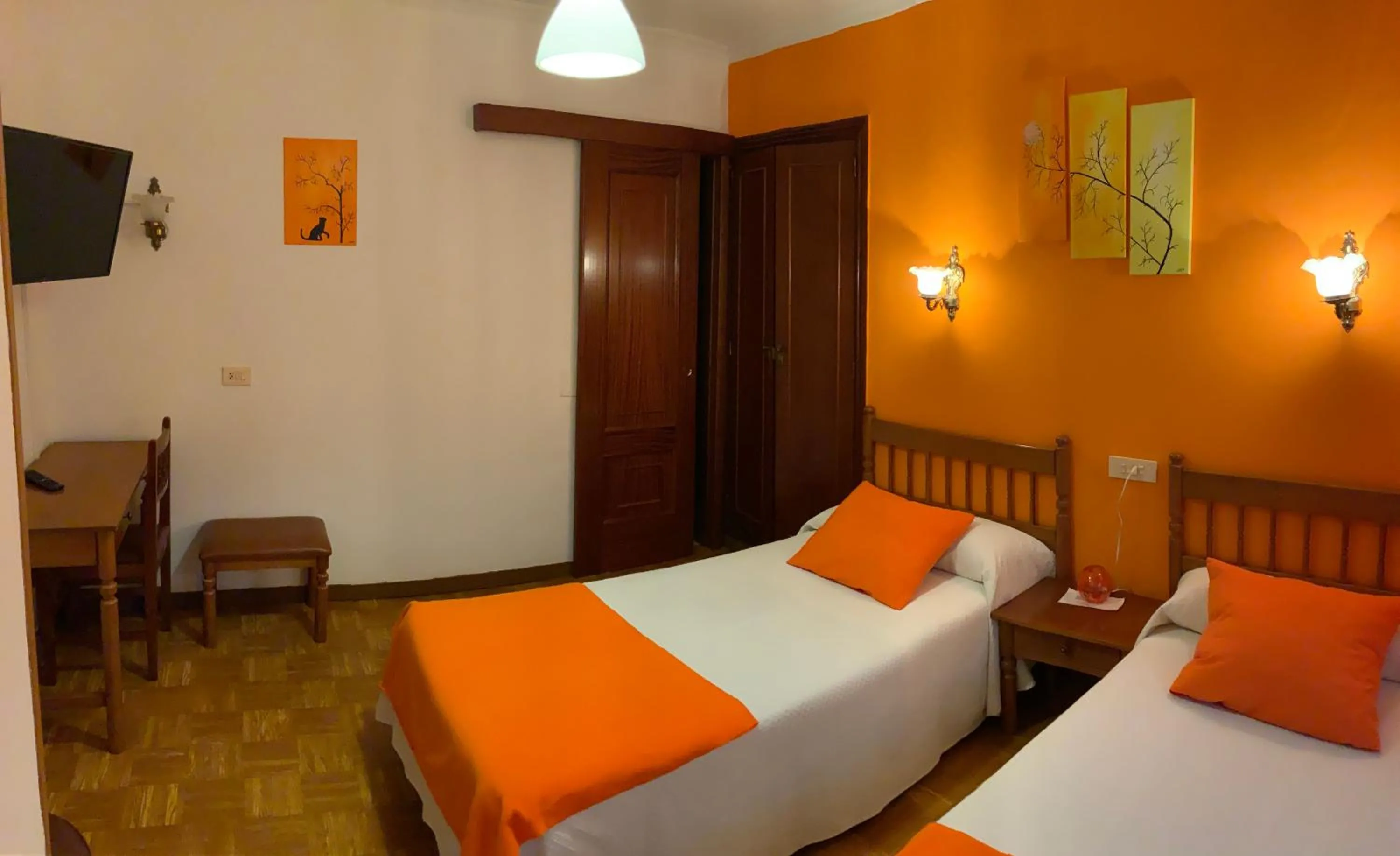 Photo of the whole room, Bed in Hotel España