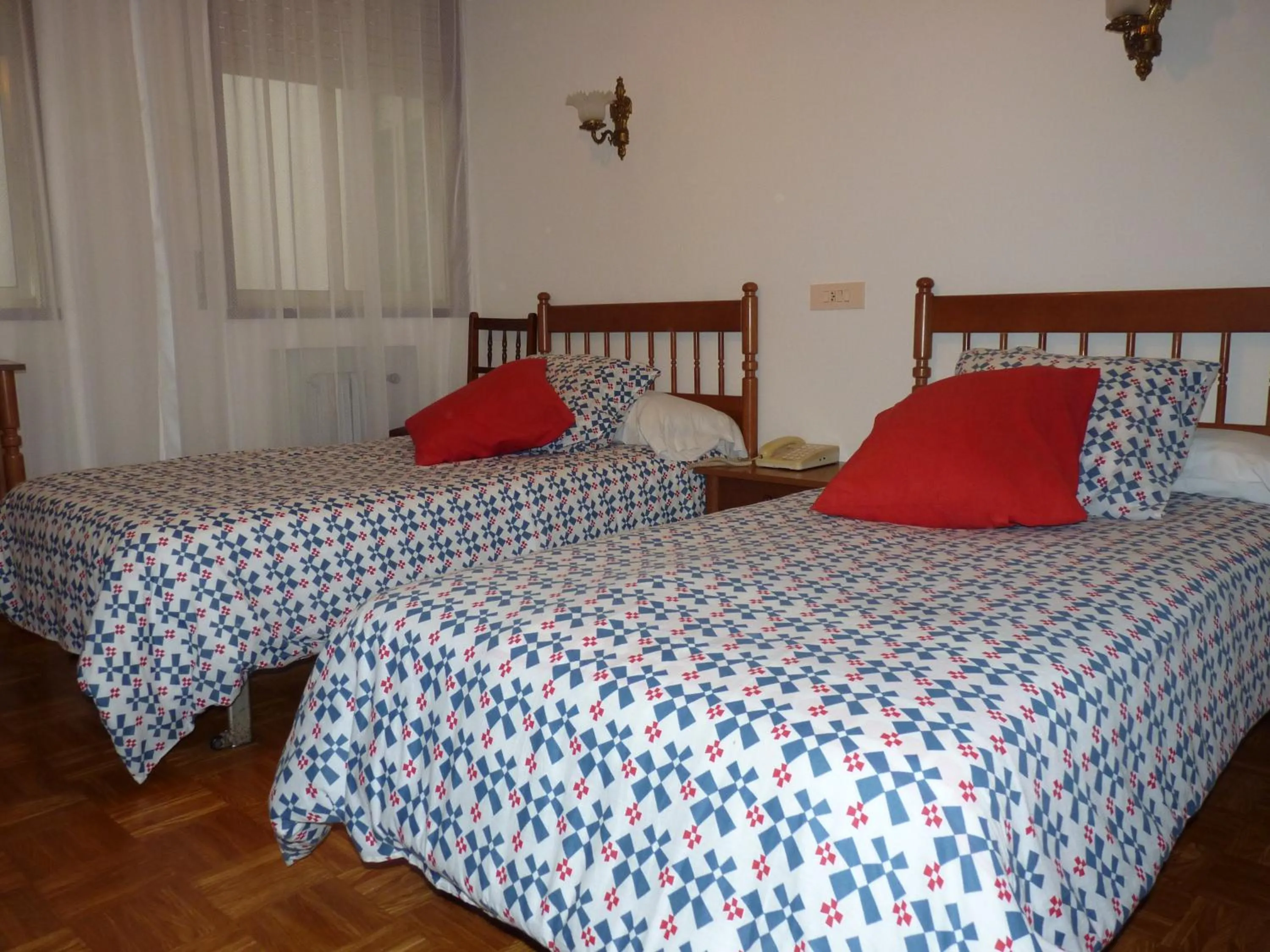 Photo of the whole room, Bed in Hotel España