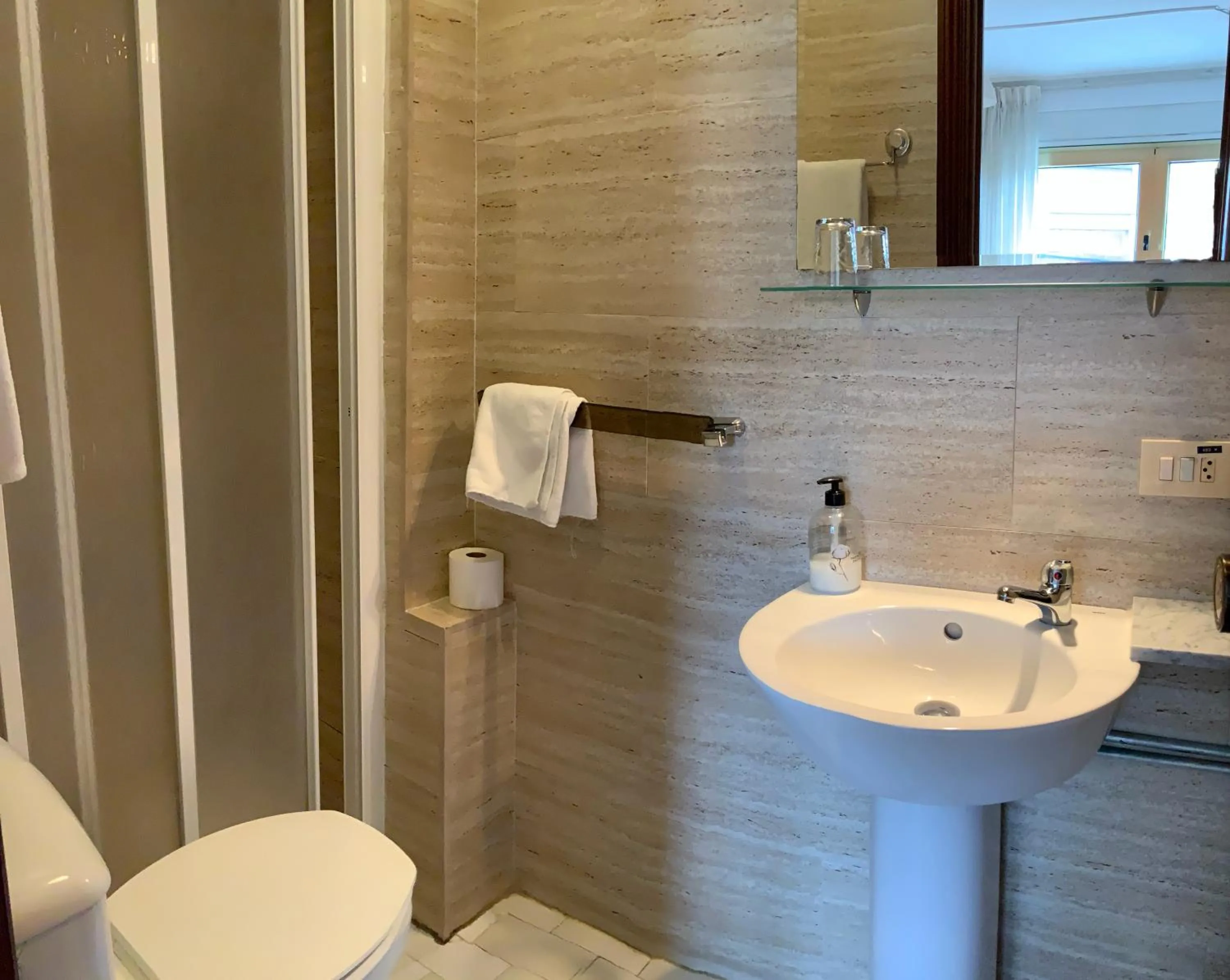 Bathroom in Hotel España