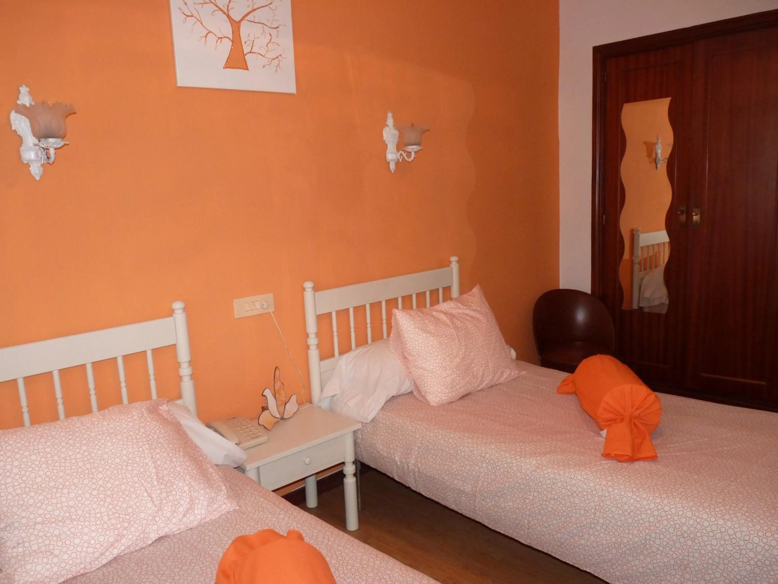 Photo of the whole room, Bed in Hotel España