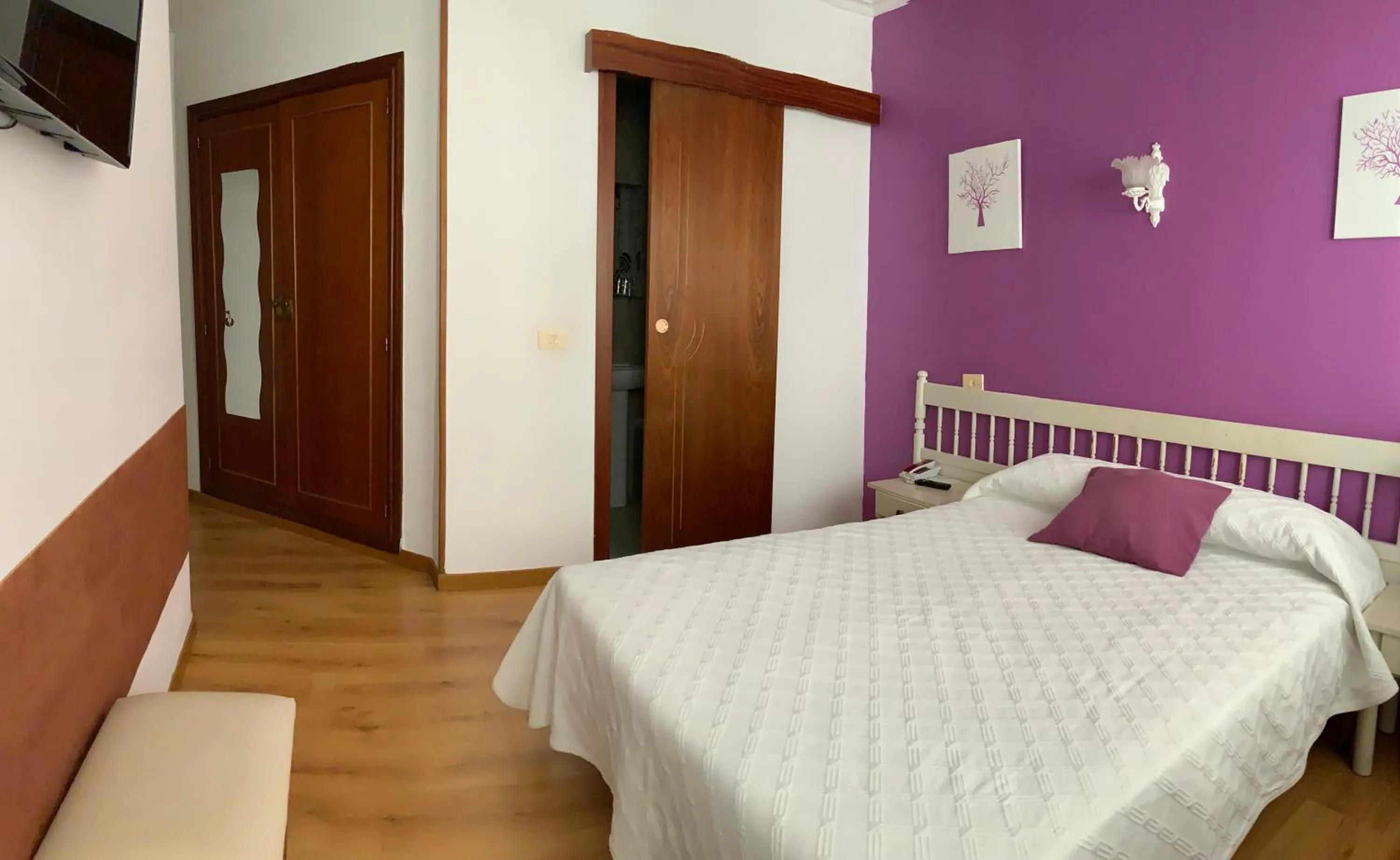Photo of the whole room, Bed in Hotel España