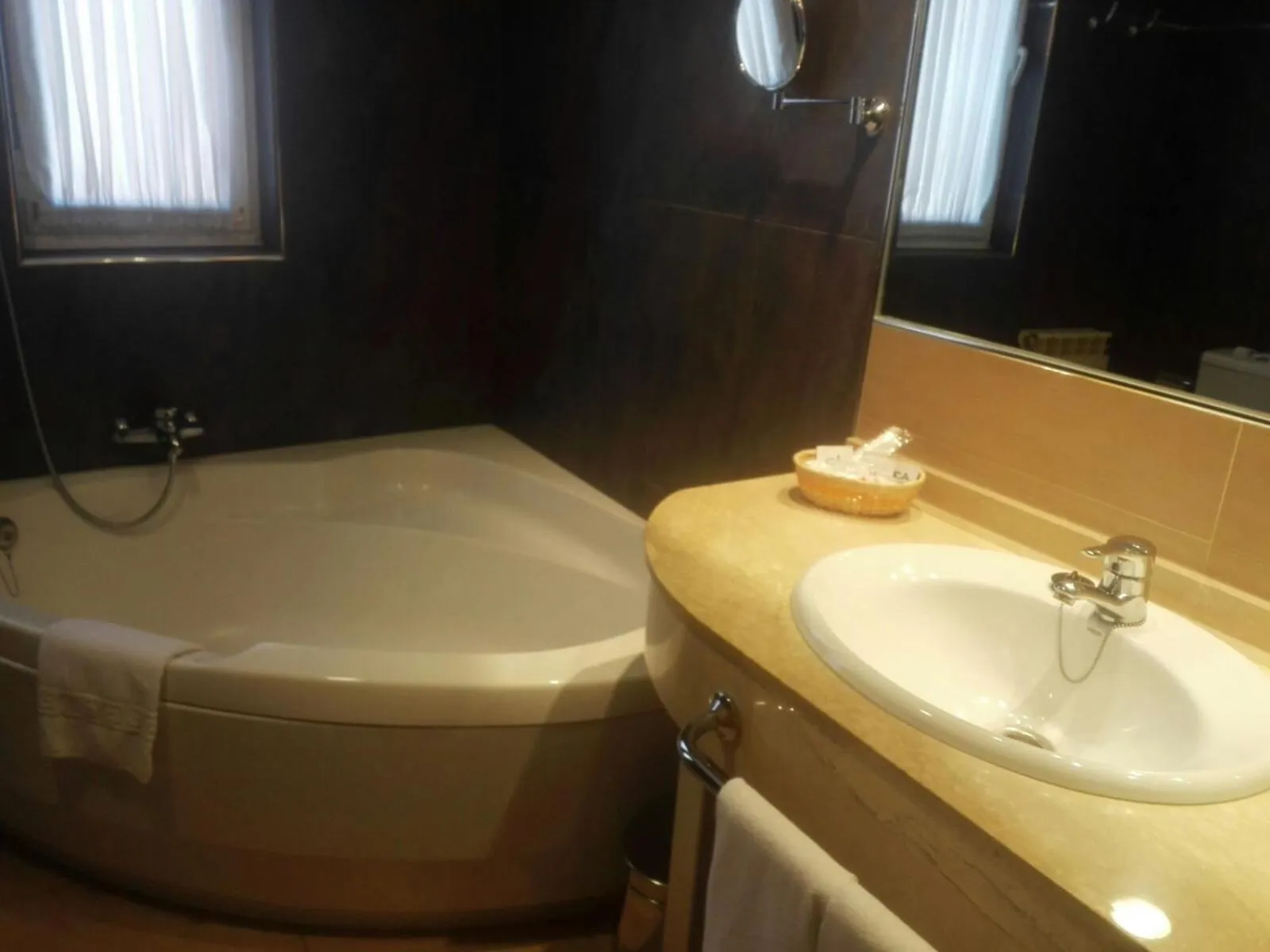 Shower in Hotel Alfageme