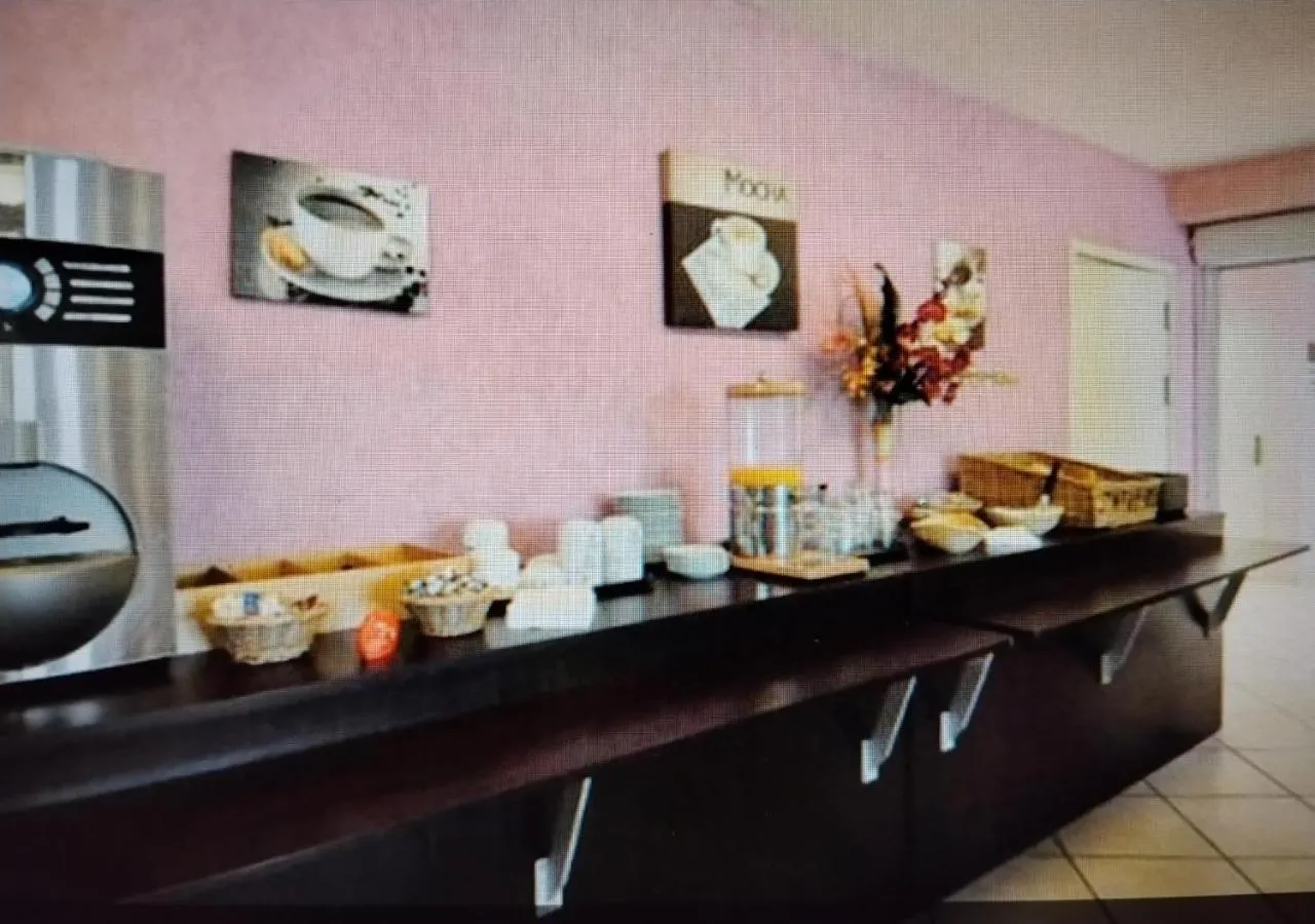 Food and drinks in Contact Hôtel - Prim Witry - Reims Nord