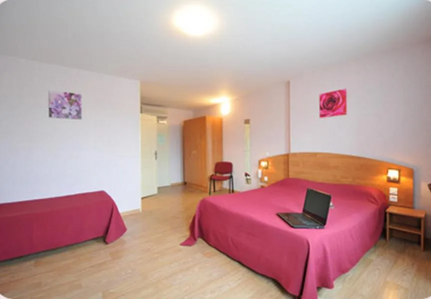 Photo of the whole room, Bed in Prim Hotel Reims nord