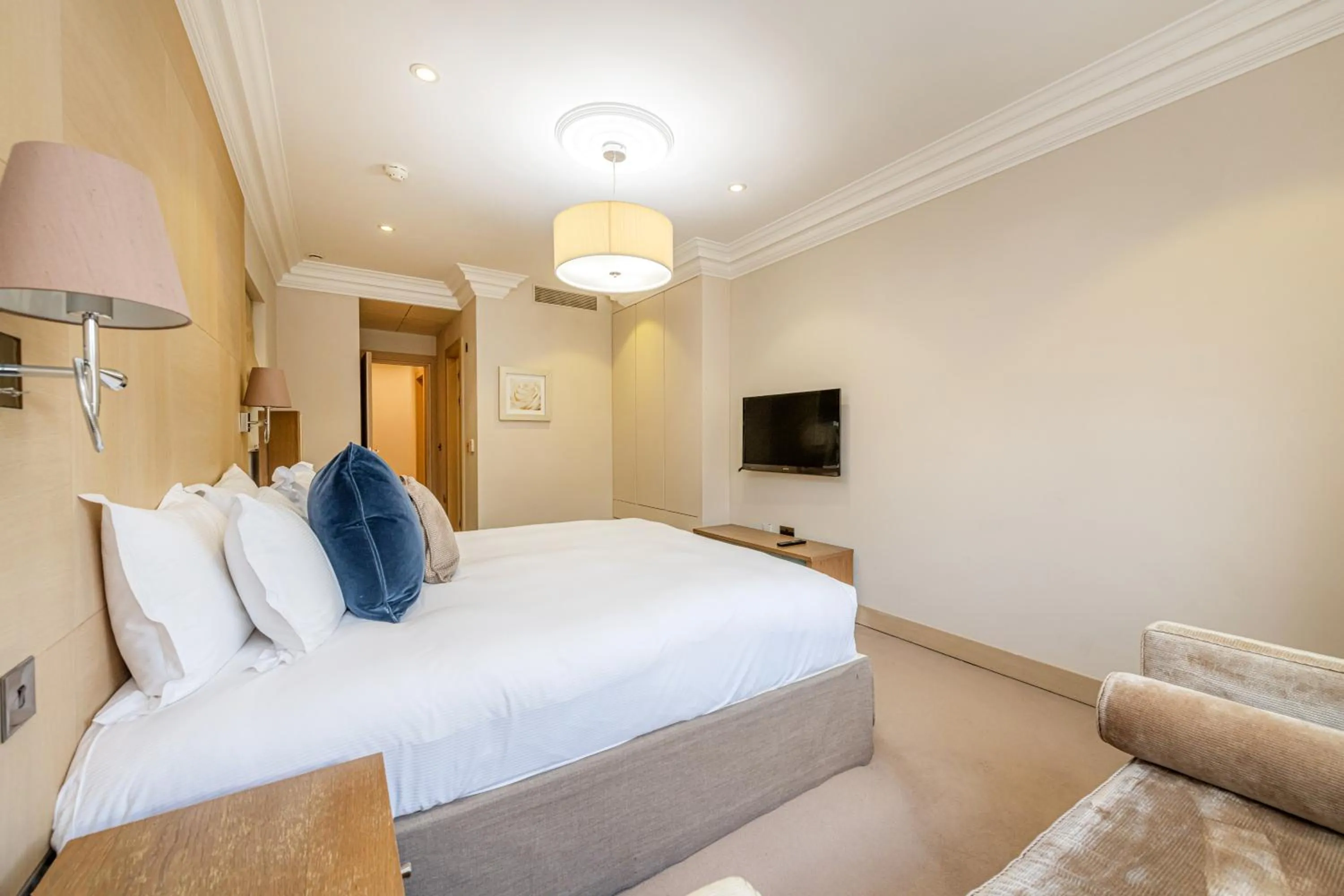 Bedroom, Bed in Claverley Court Apartments Knightsbridge