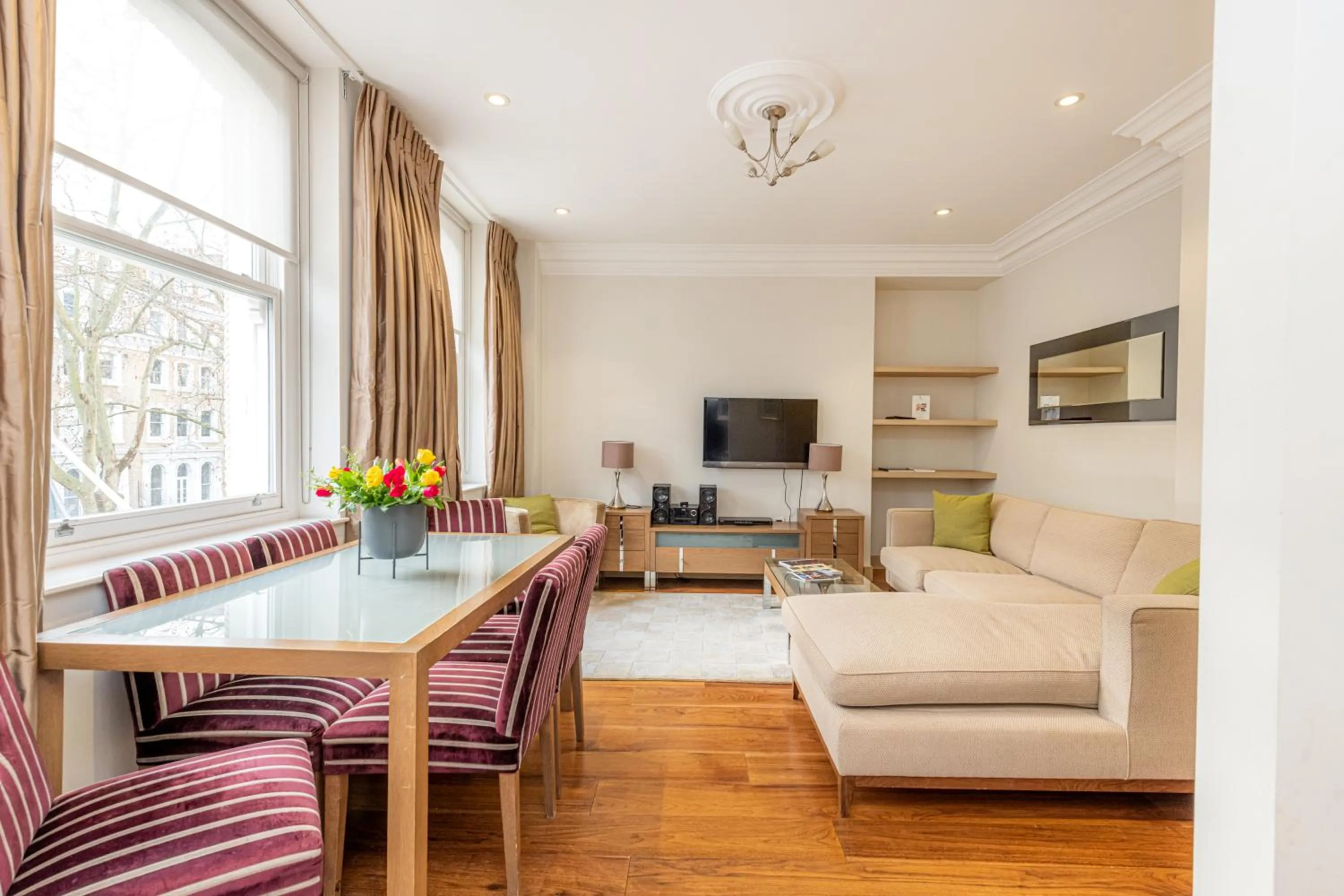 Living room in Claverley Court Apartments Knightsbridge