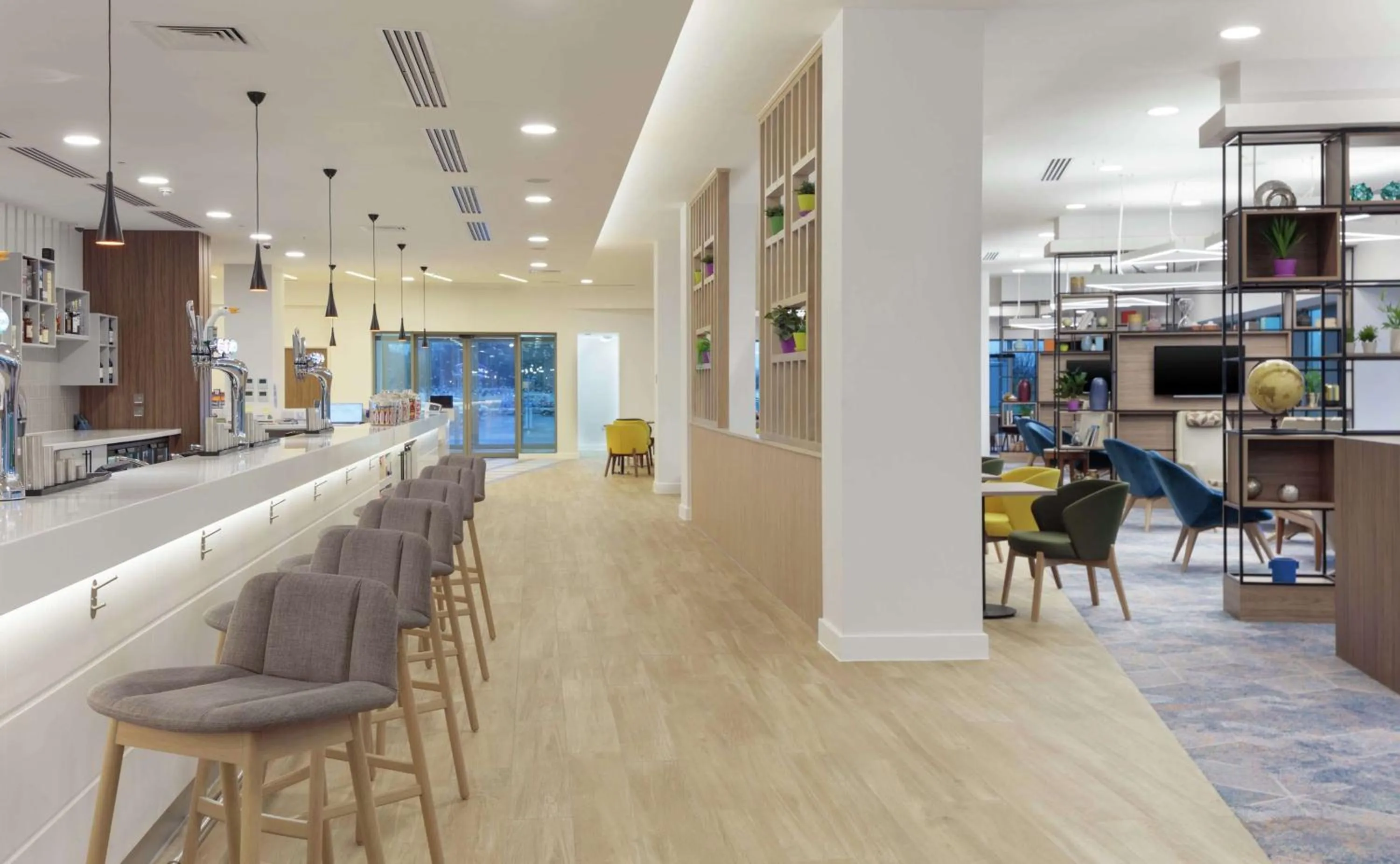 Lounge or bar in Hampton By Hilton Edinburgh Airport