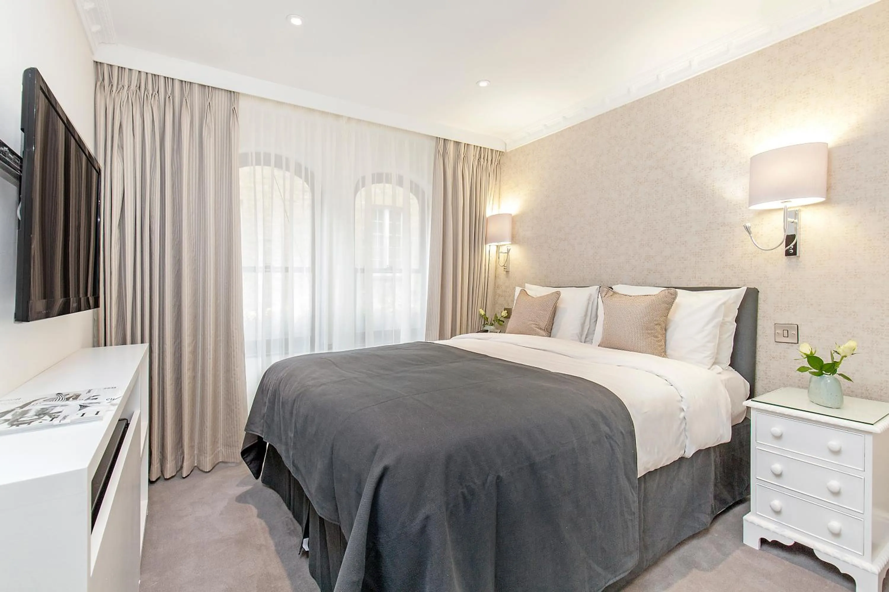 Bedroom, Bed in Mayfair House