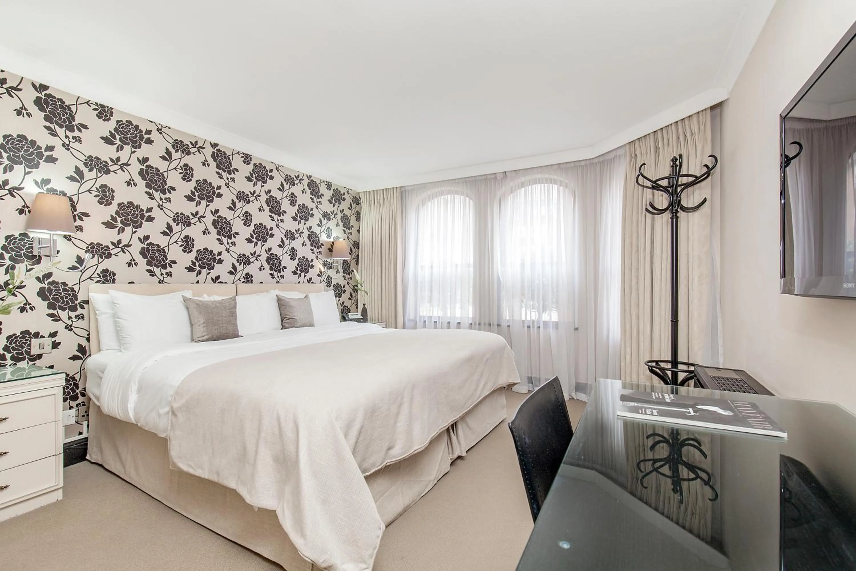 Bedroom, Bed in Mayfair House