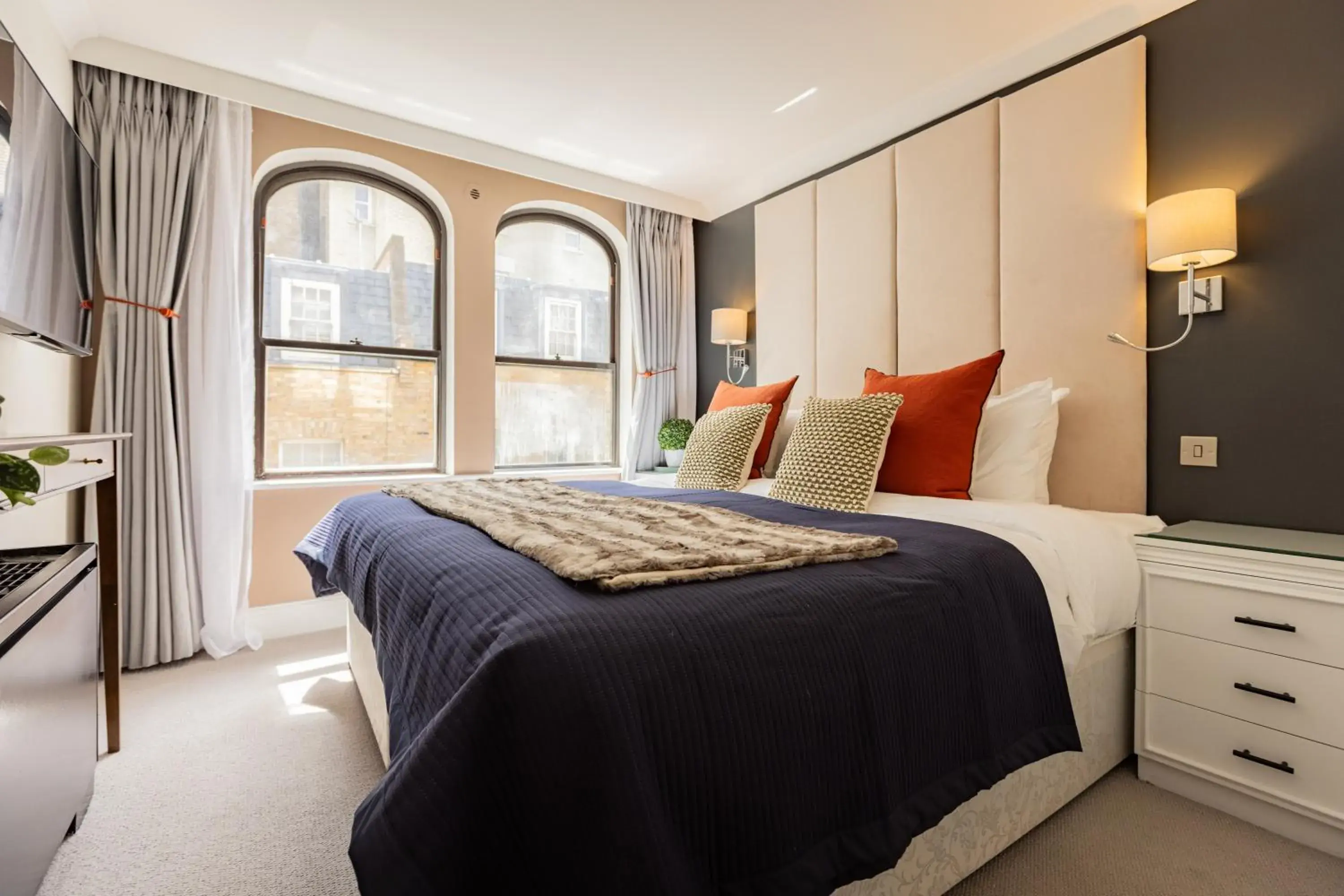 Bed in Mayfair House Bed in Mayfair House