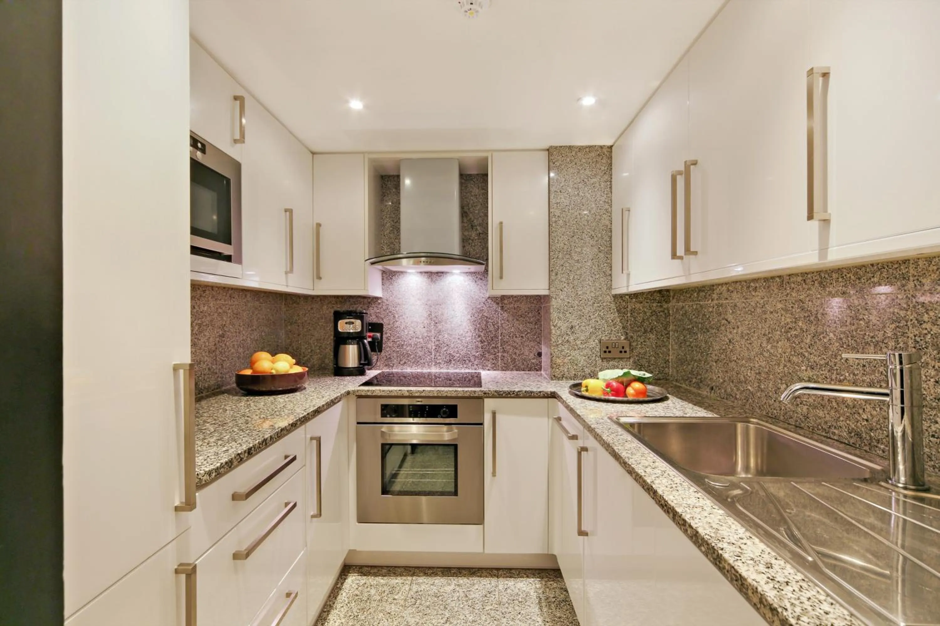 Kitchen or kitchenette in Mayfair House