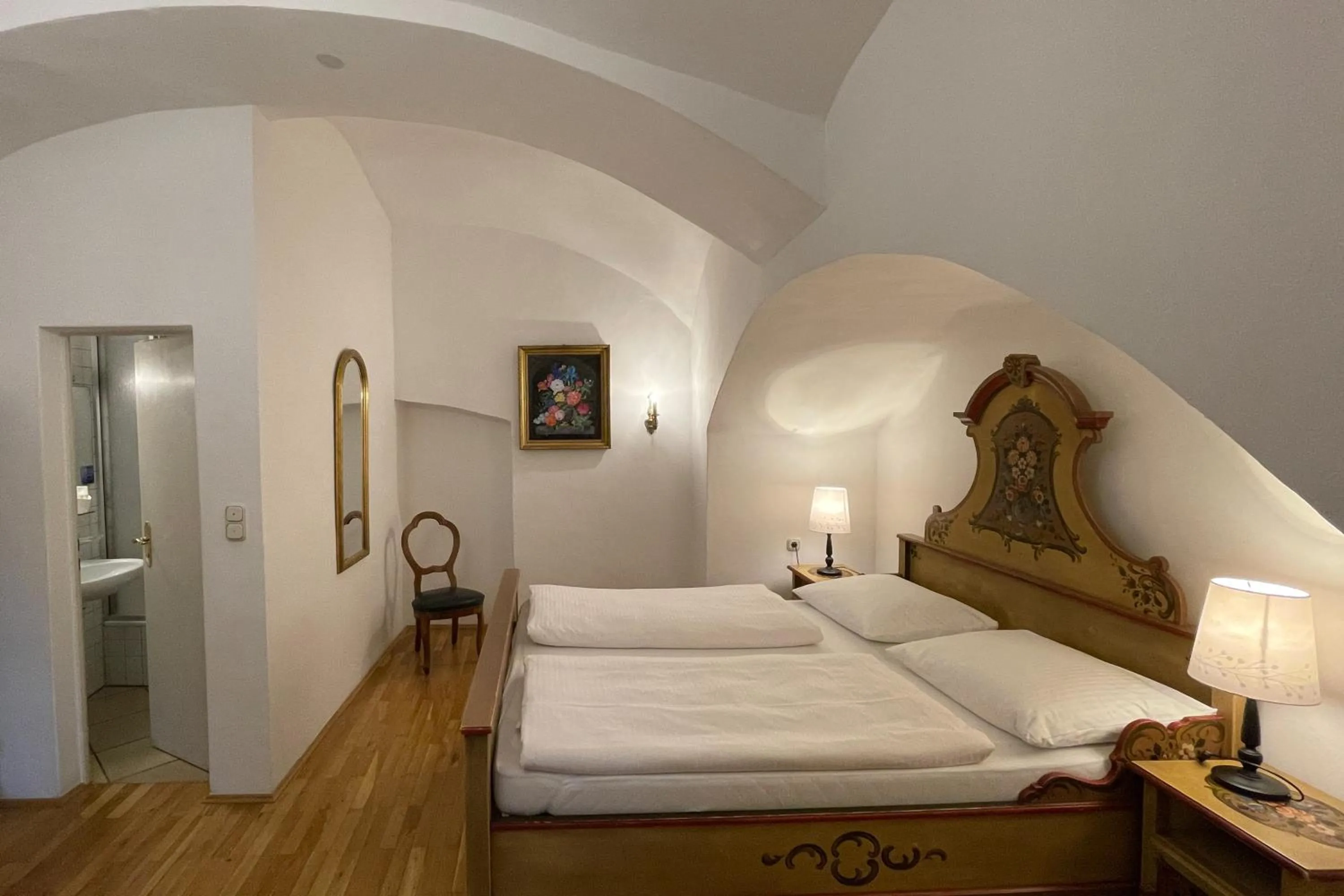 Bathroom, Bed in Hotel Wilder Mann