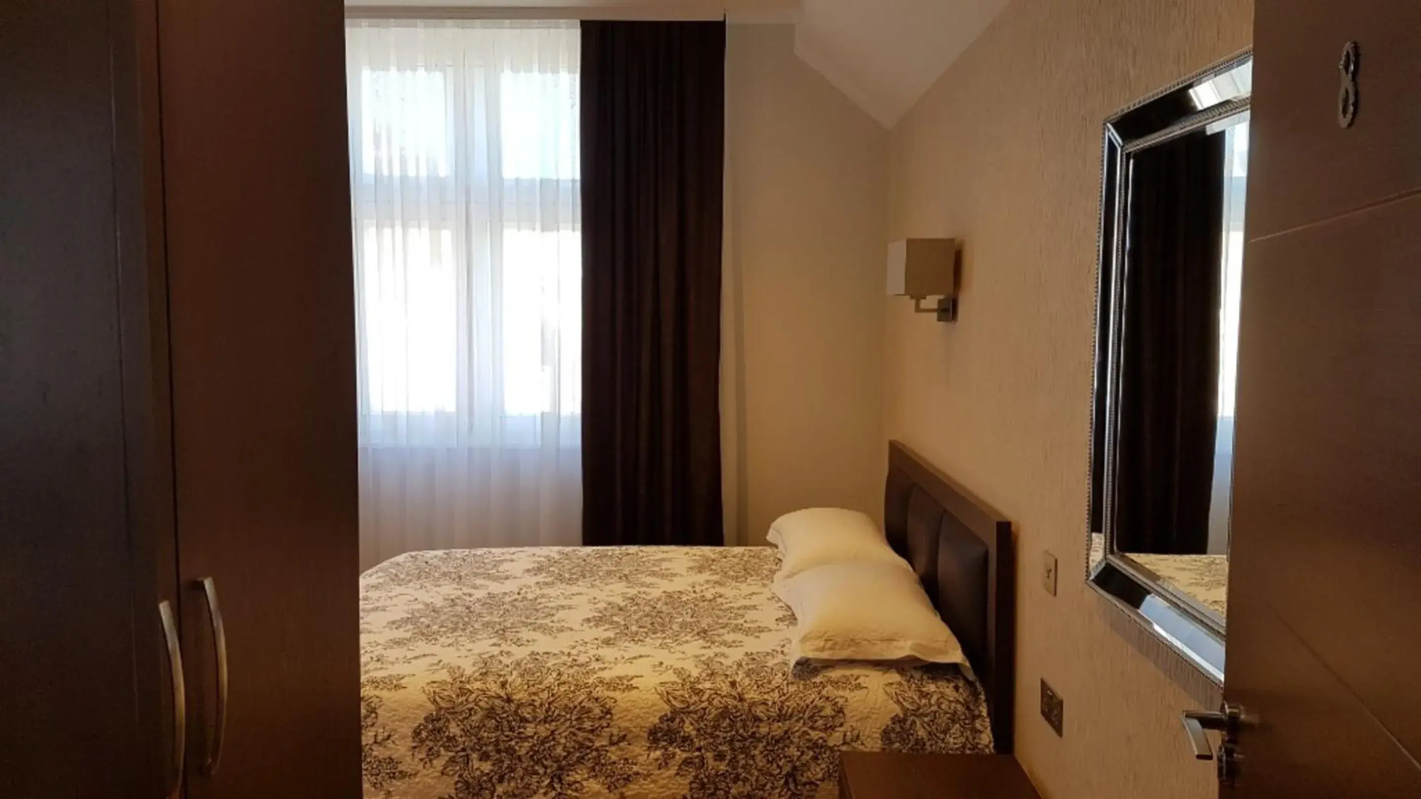 Bedroom, Bed in OYO The Kilburn Arms Bedroom, Bed in OYO The Kilburn Arms