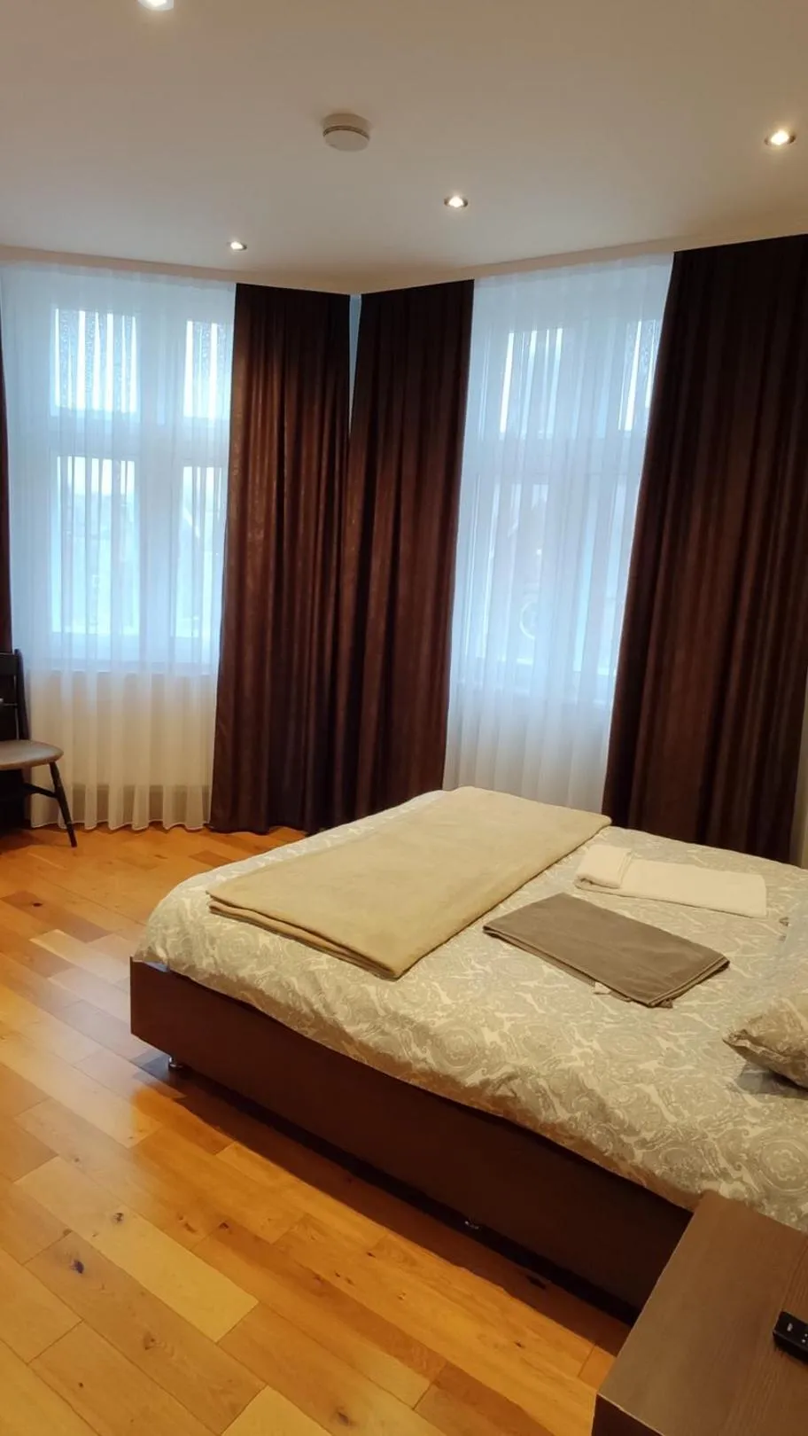 Bedroom, Bed in OYO The Kilburn Arms