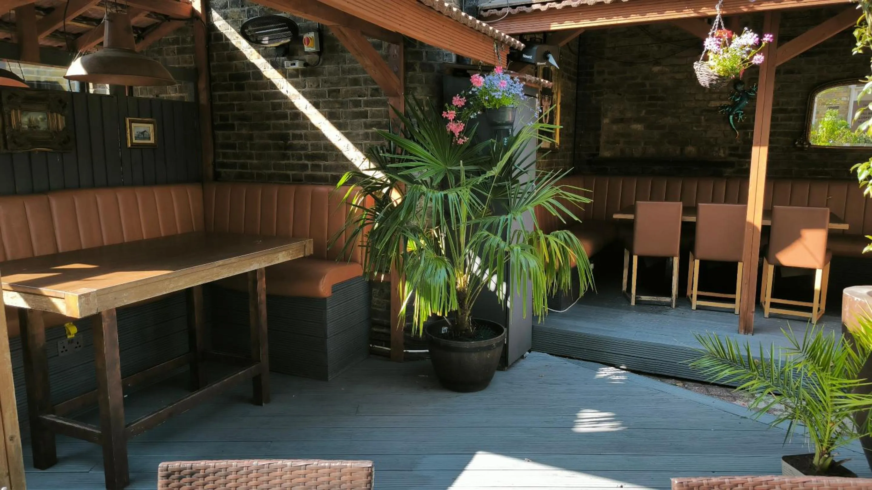 Patio in OYO The Kilburn Arms