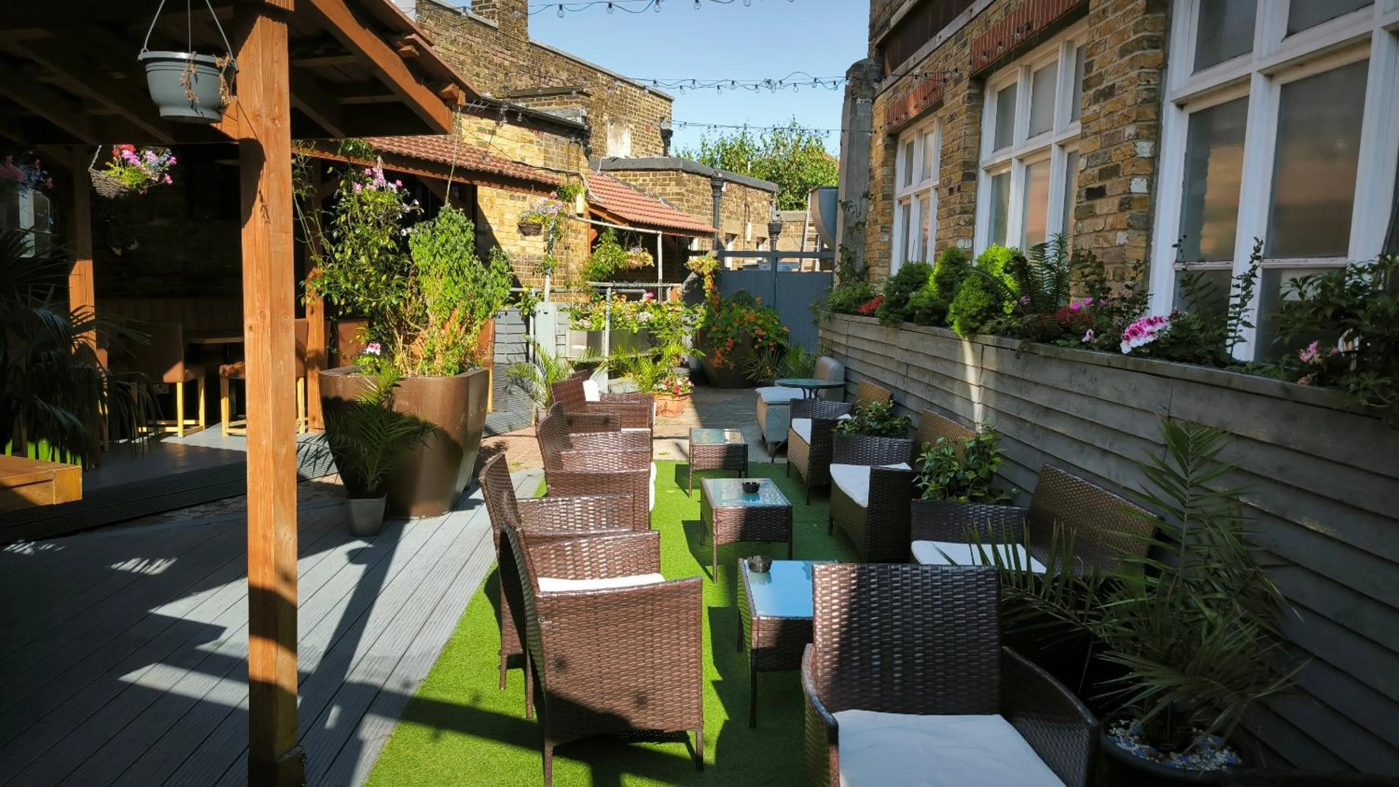 Patio in OYO The Kilburn Arms