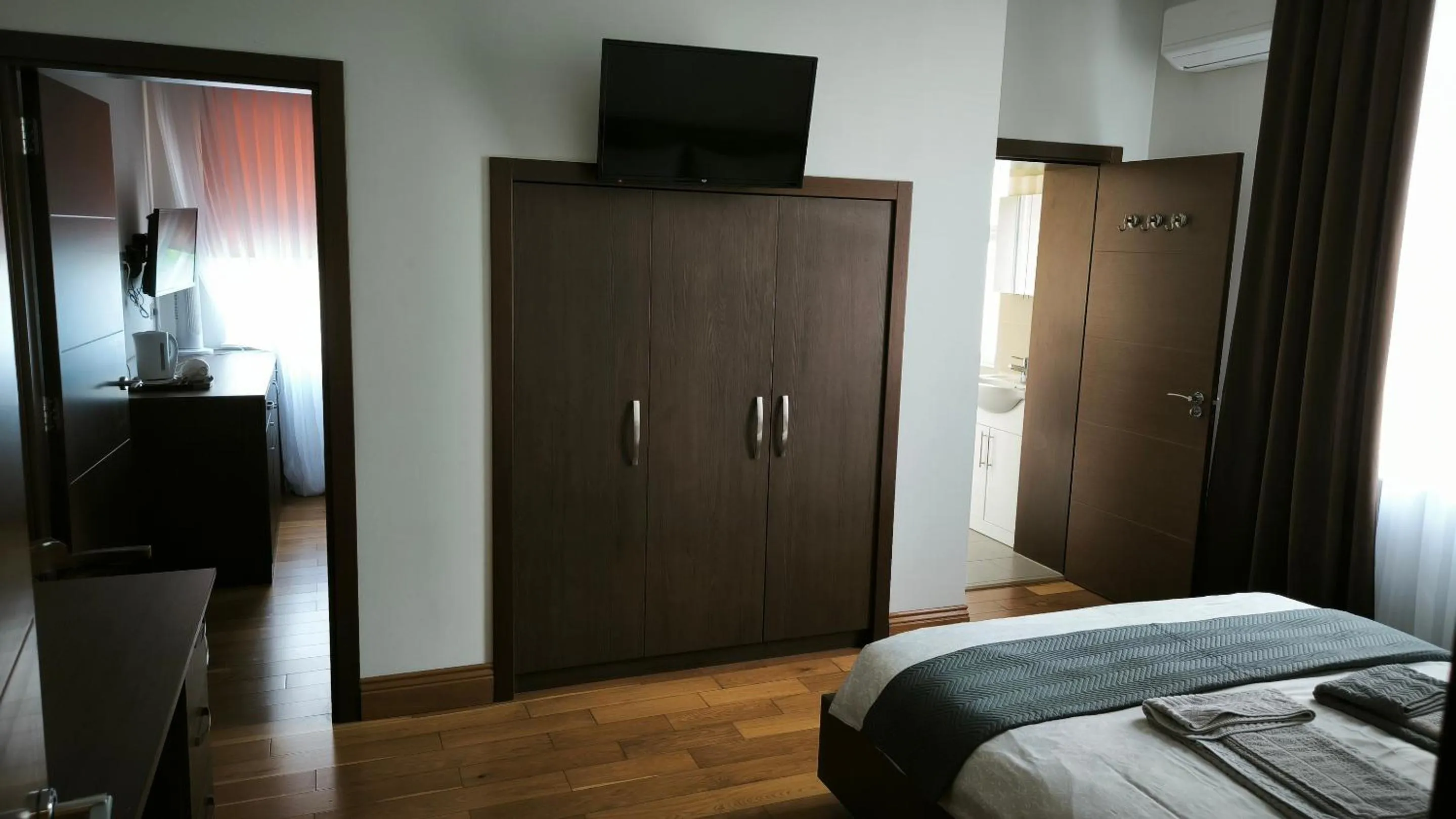 Bedroom, Bed in OYO The Kilburn Arms