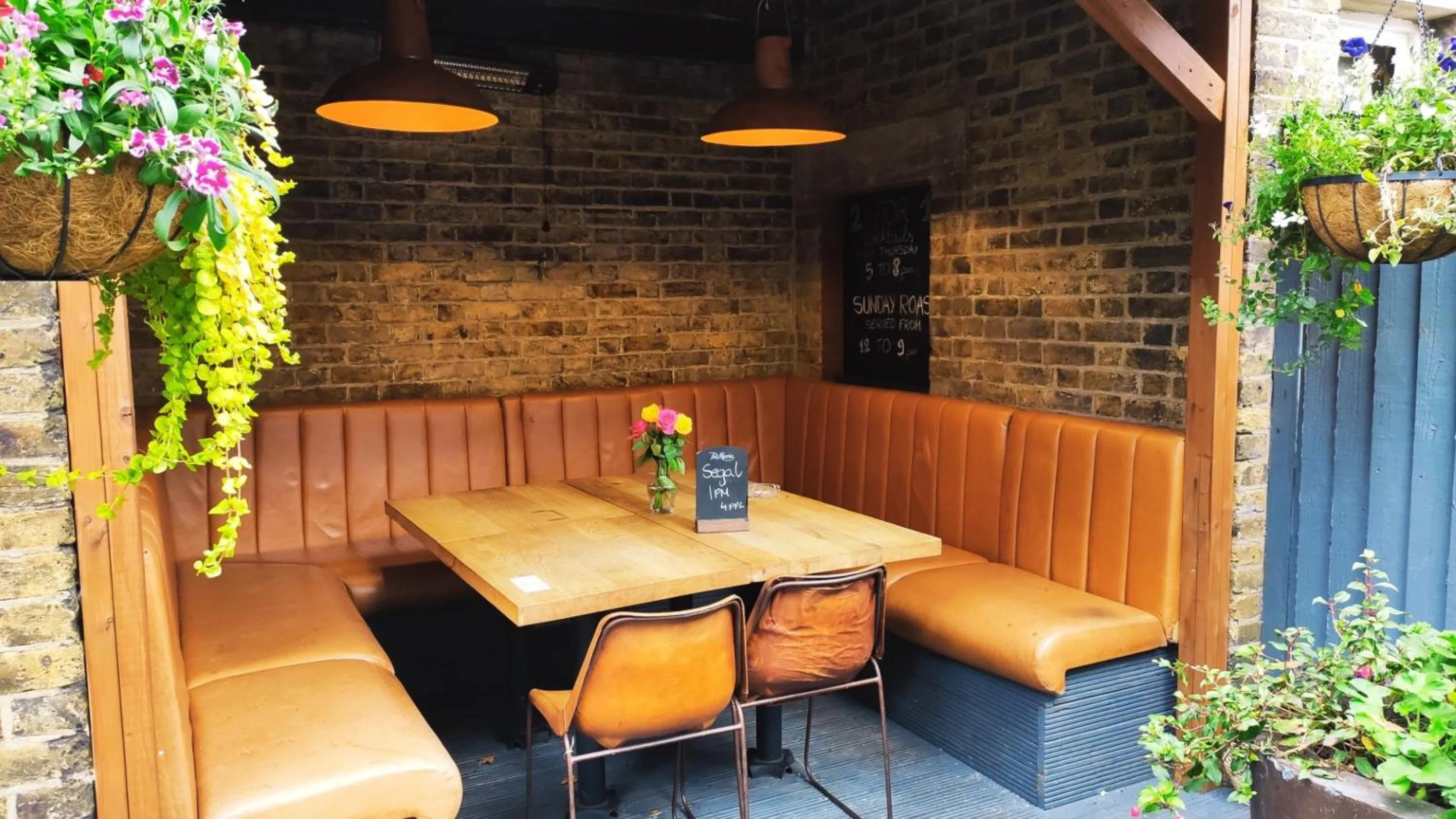 Seating area in OYO The Kilburn Arms