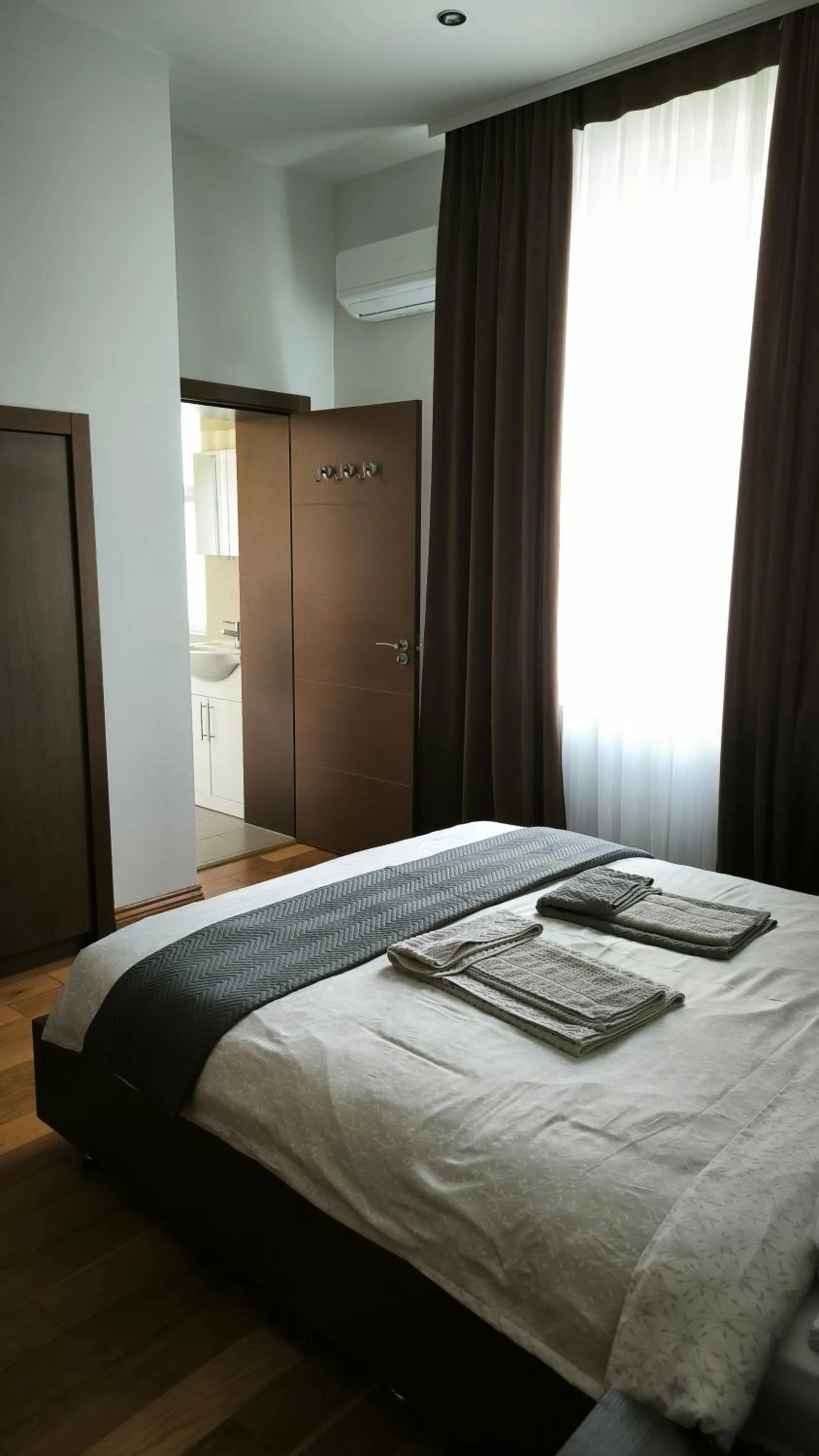 Bedroom, Bed in OYO The Kilburn Arms