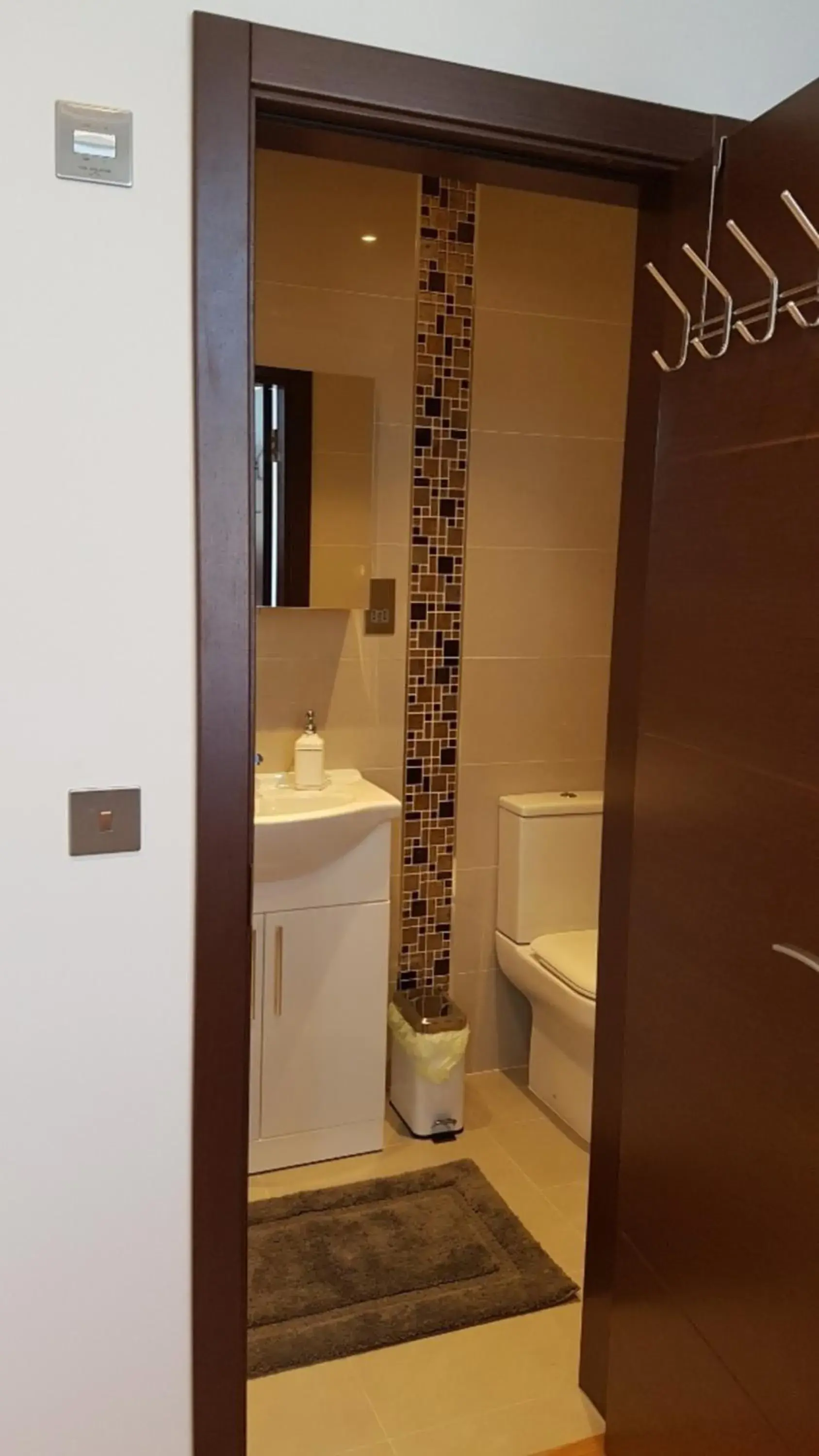 Bathroom in OYO The Kilburn Arms Bathroom in OYO The Kilburn Arms