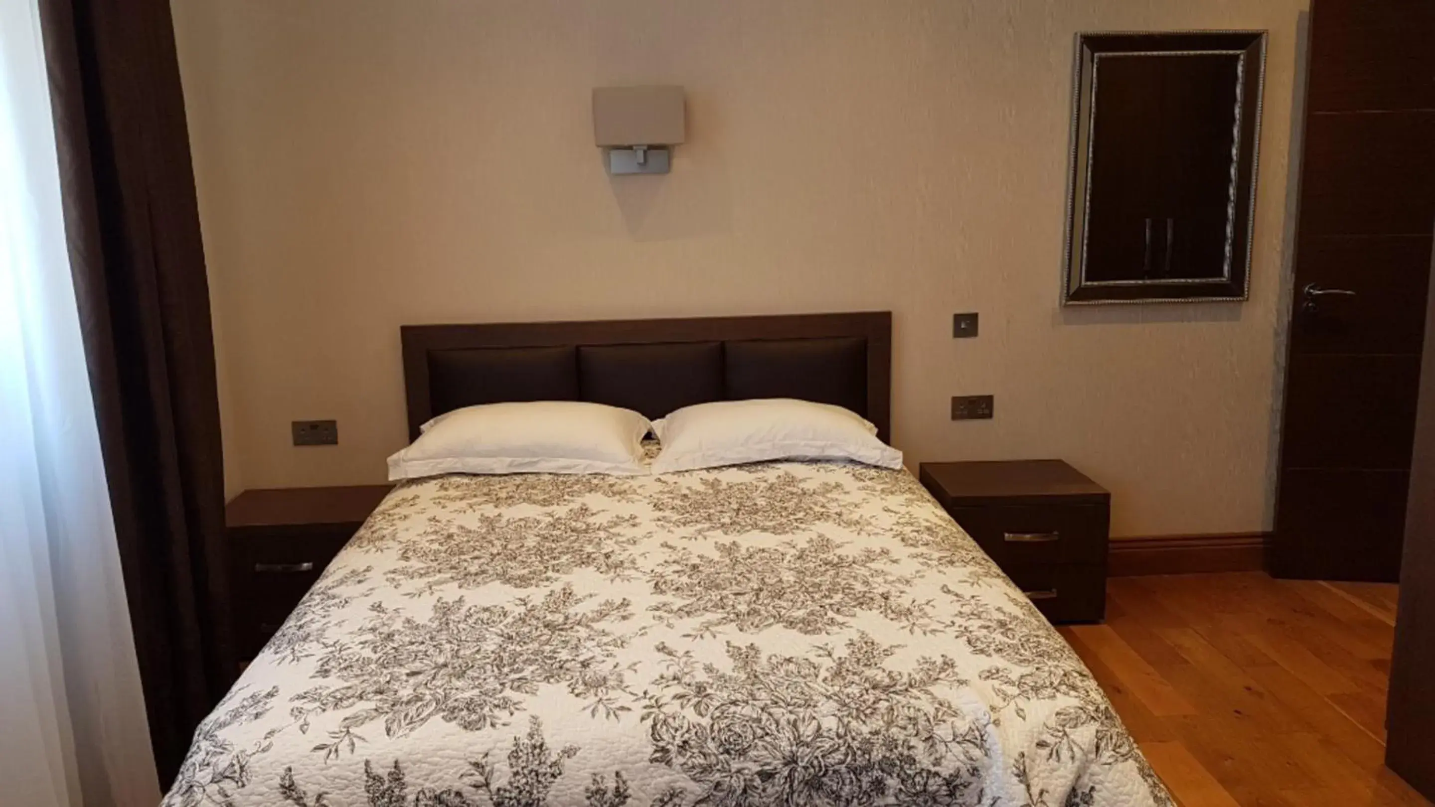 Bedroom, Bed in OYO The Kilburn Arms Bedroom, Bed in OYO The Kilburn Arms