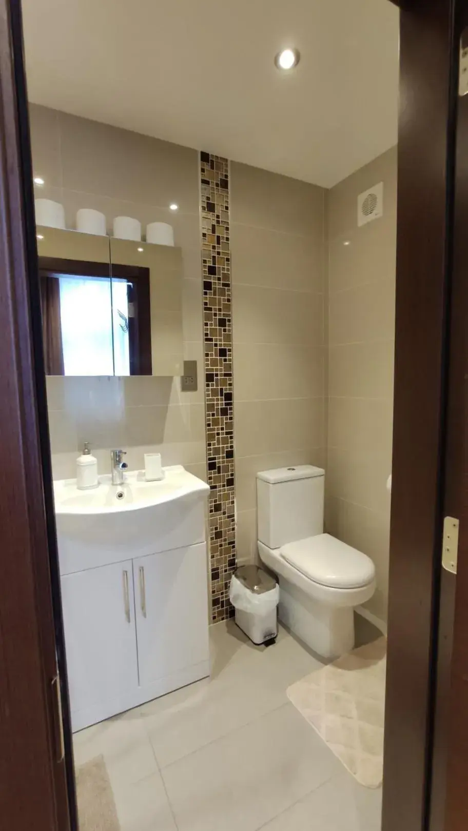 Bathroom in OYO The Kilburn Arms Bathroom in OYO The Kilburn Arms