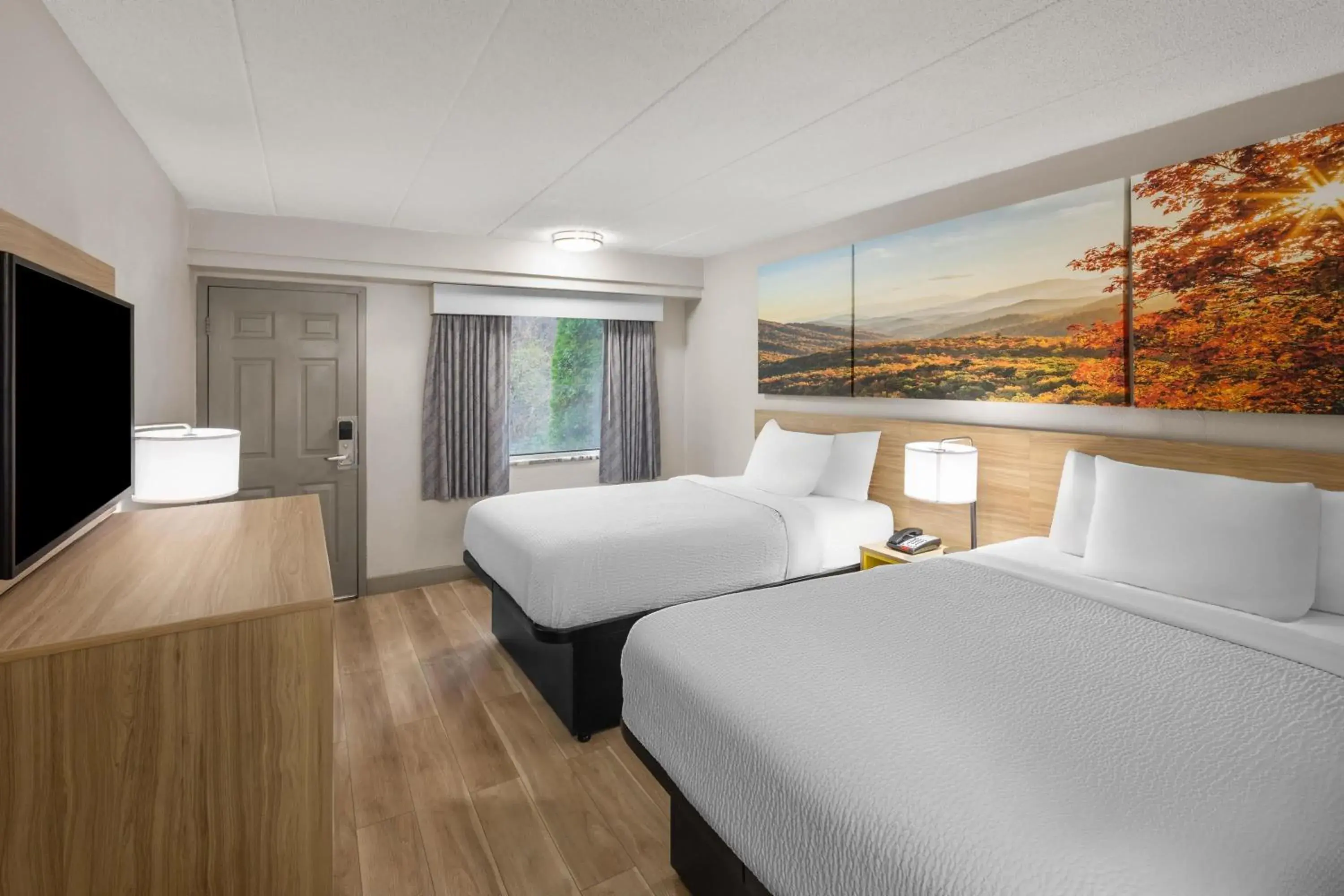 Photo of the whole room, Bed in Days Inn by Wyndham Charleston WV Photo of the whole room, Bed in Days Inn by Wyndham Charleston WV