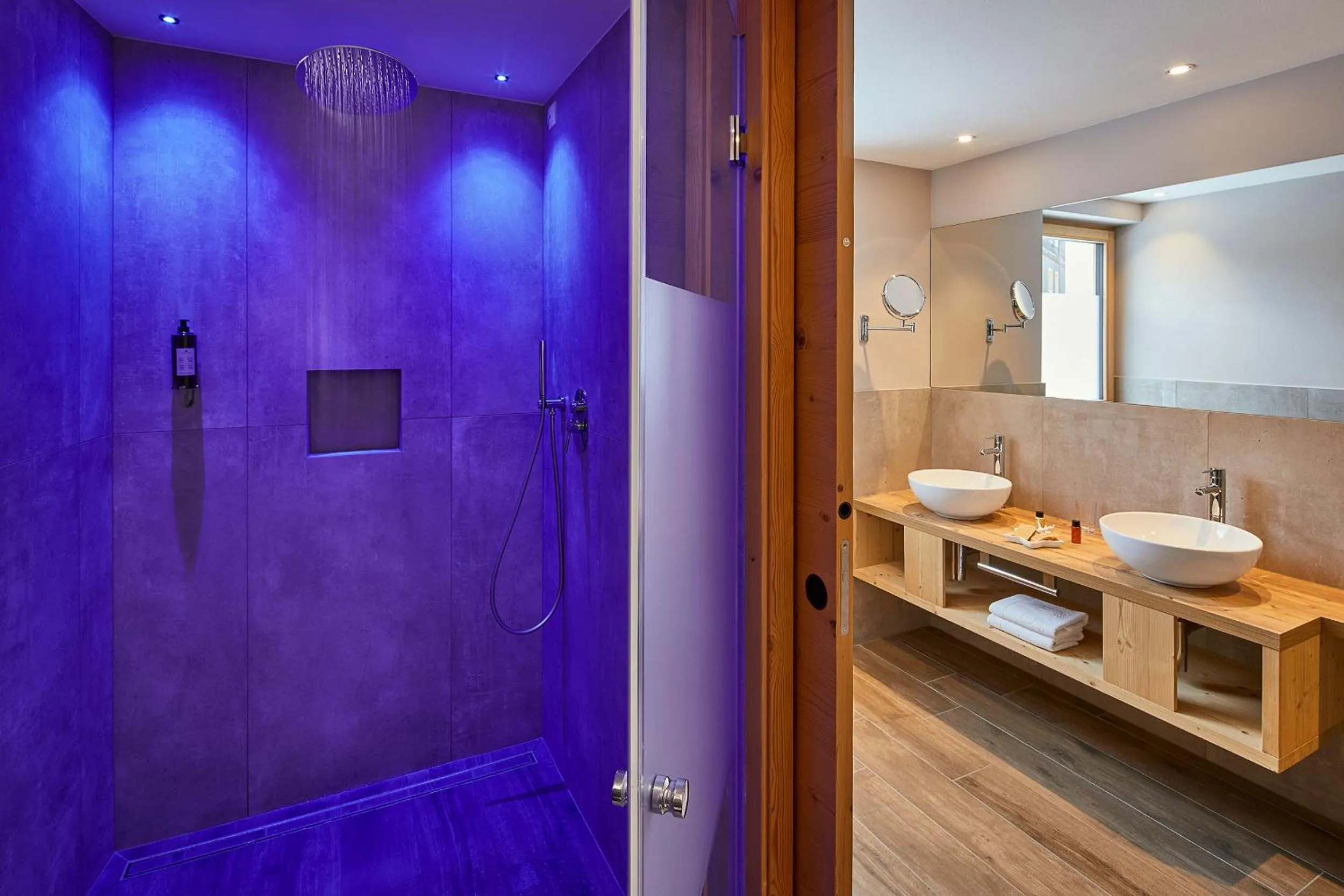 Shower in Hotel Tabladel