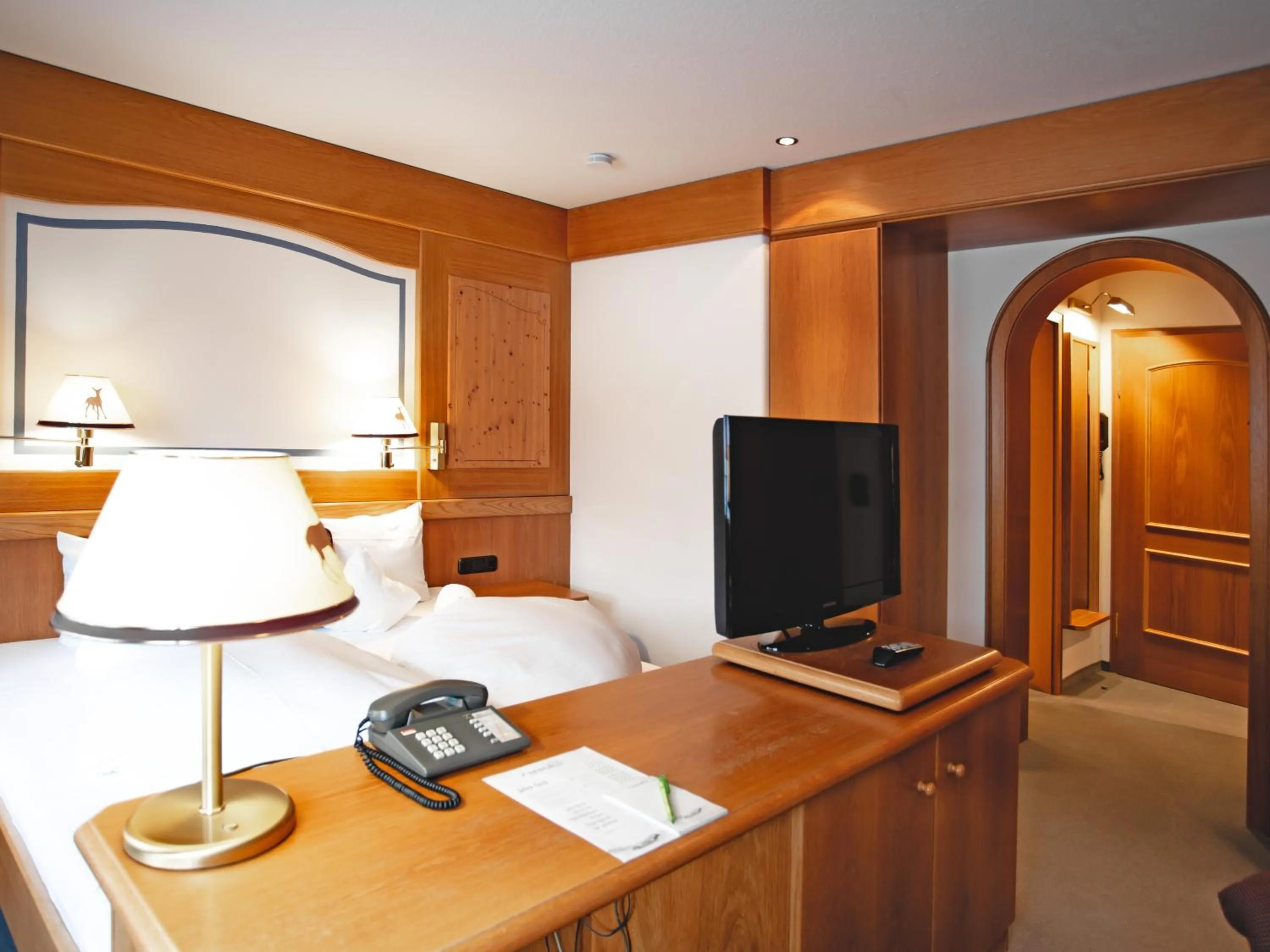 Photo of the whole room in Hotel Bergruh