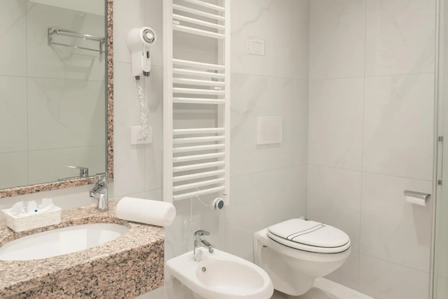 Shower in Hotel Angela