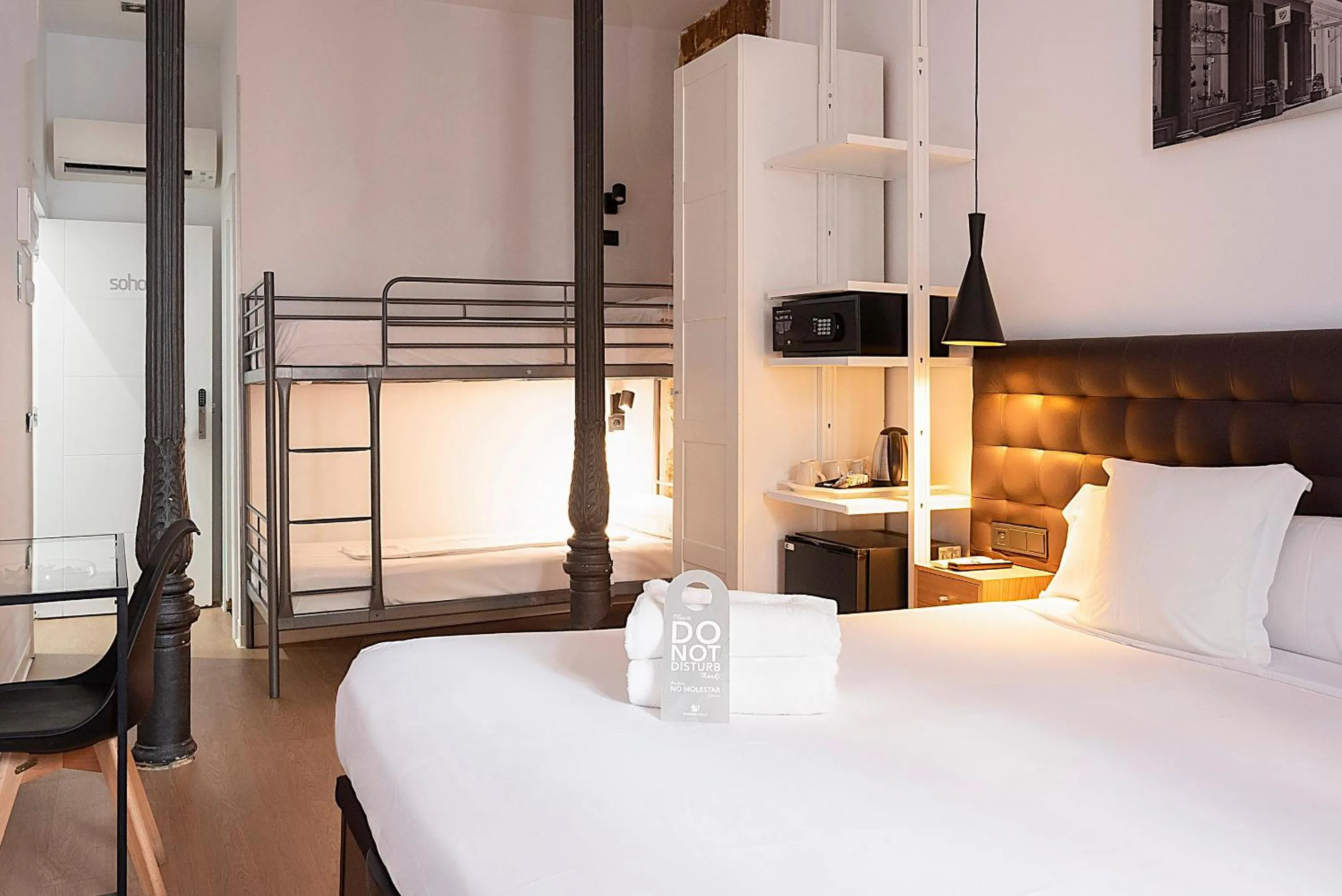 Bed in Woohoo Rooms Chueca