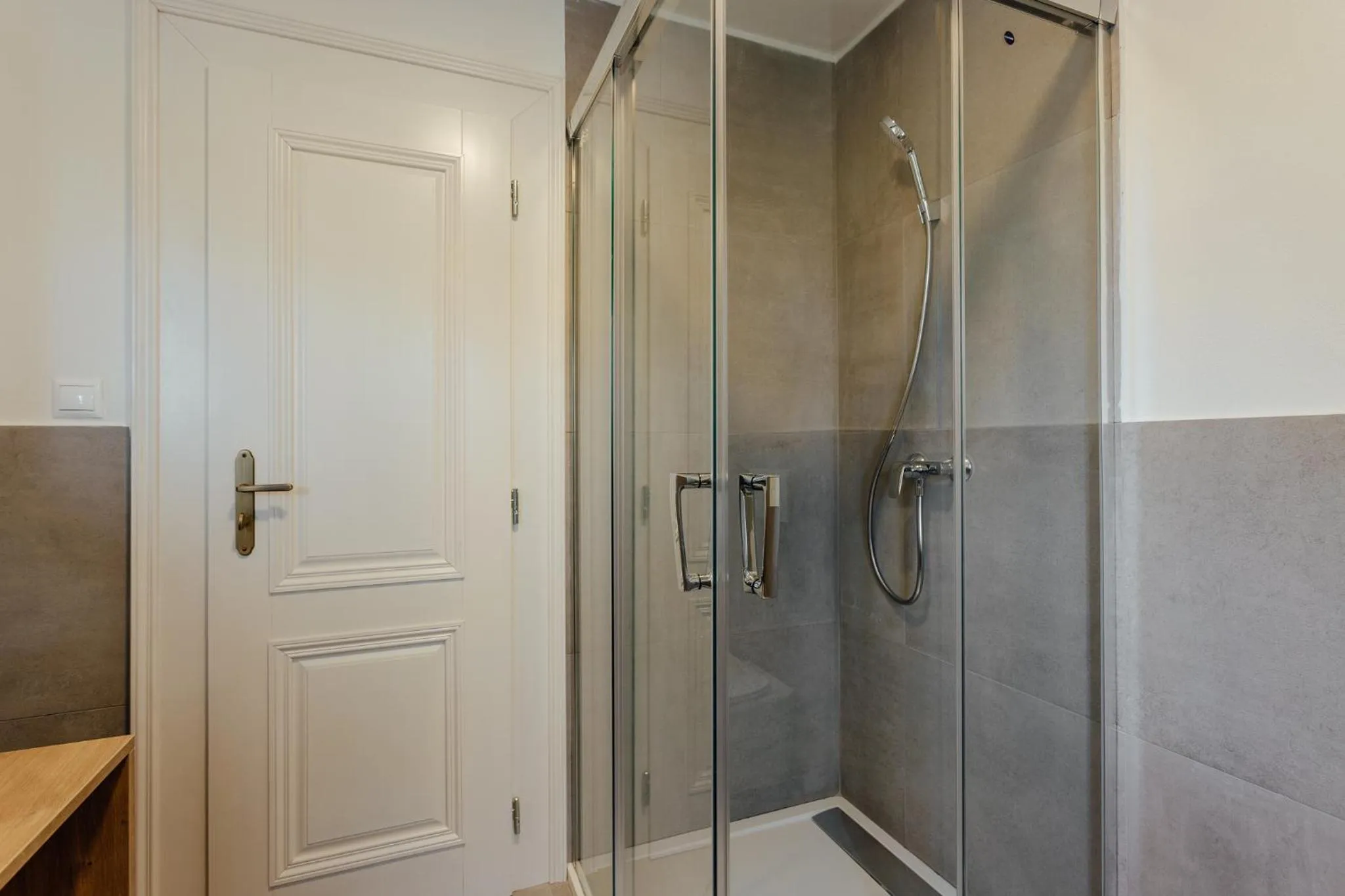 Shower in Resla Residence I, II, & Wellness