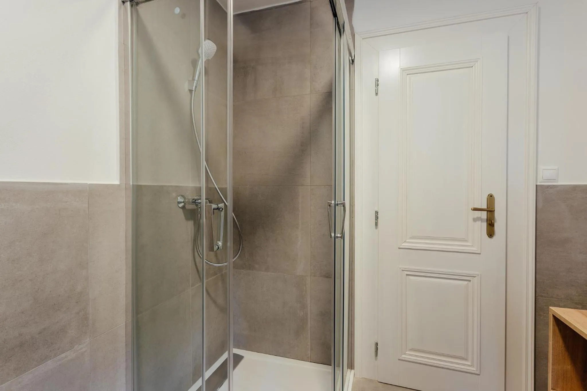 Shower in Resla Residence I, II, & Wellness
