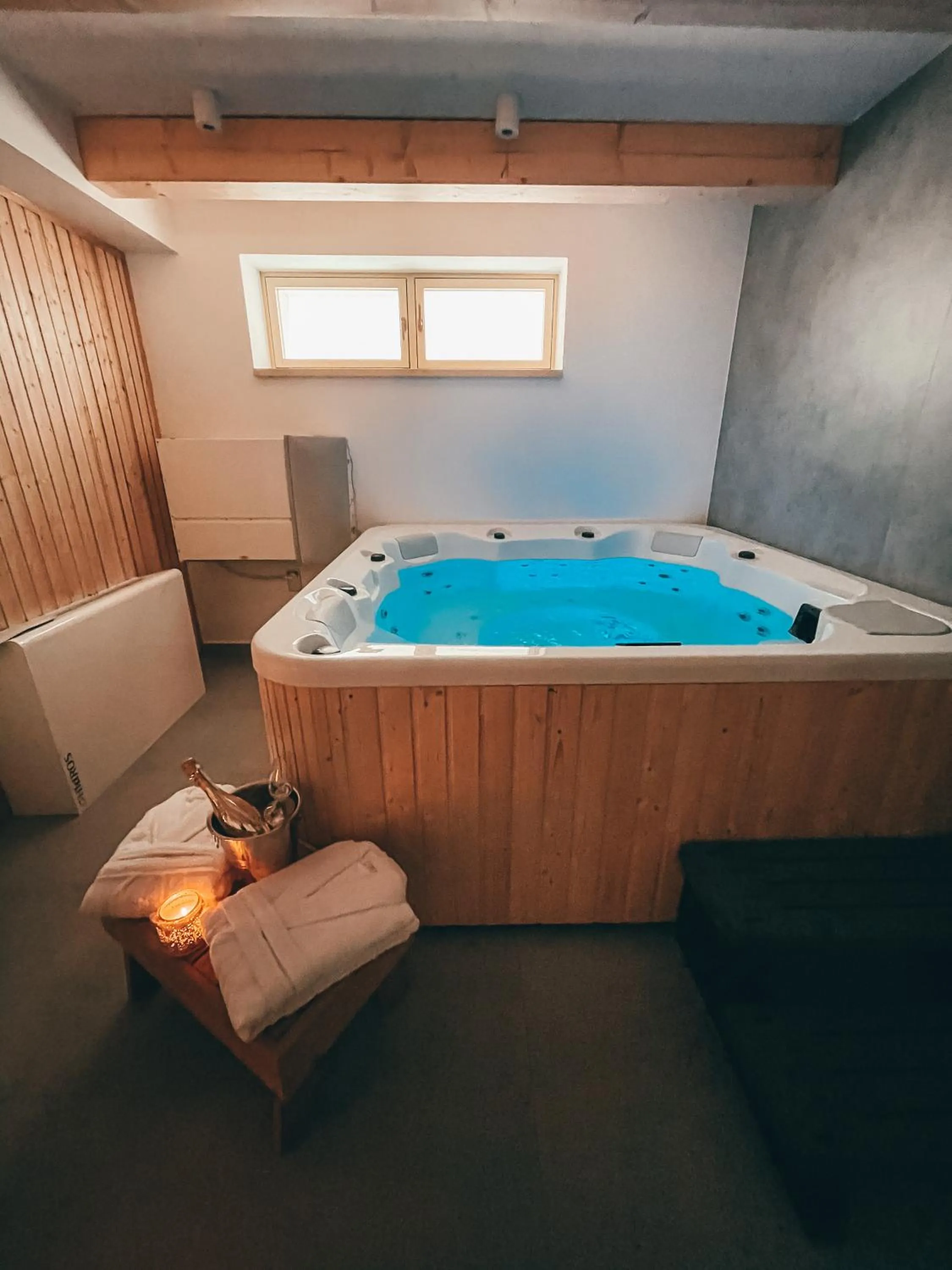 Hot Tub in Resla Residence I, II, & Wellness