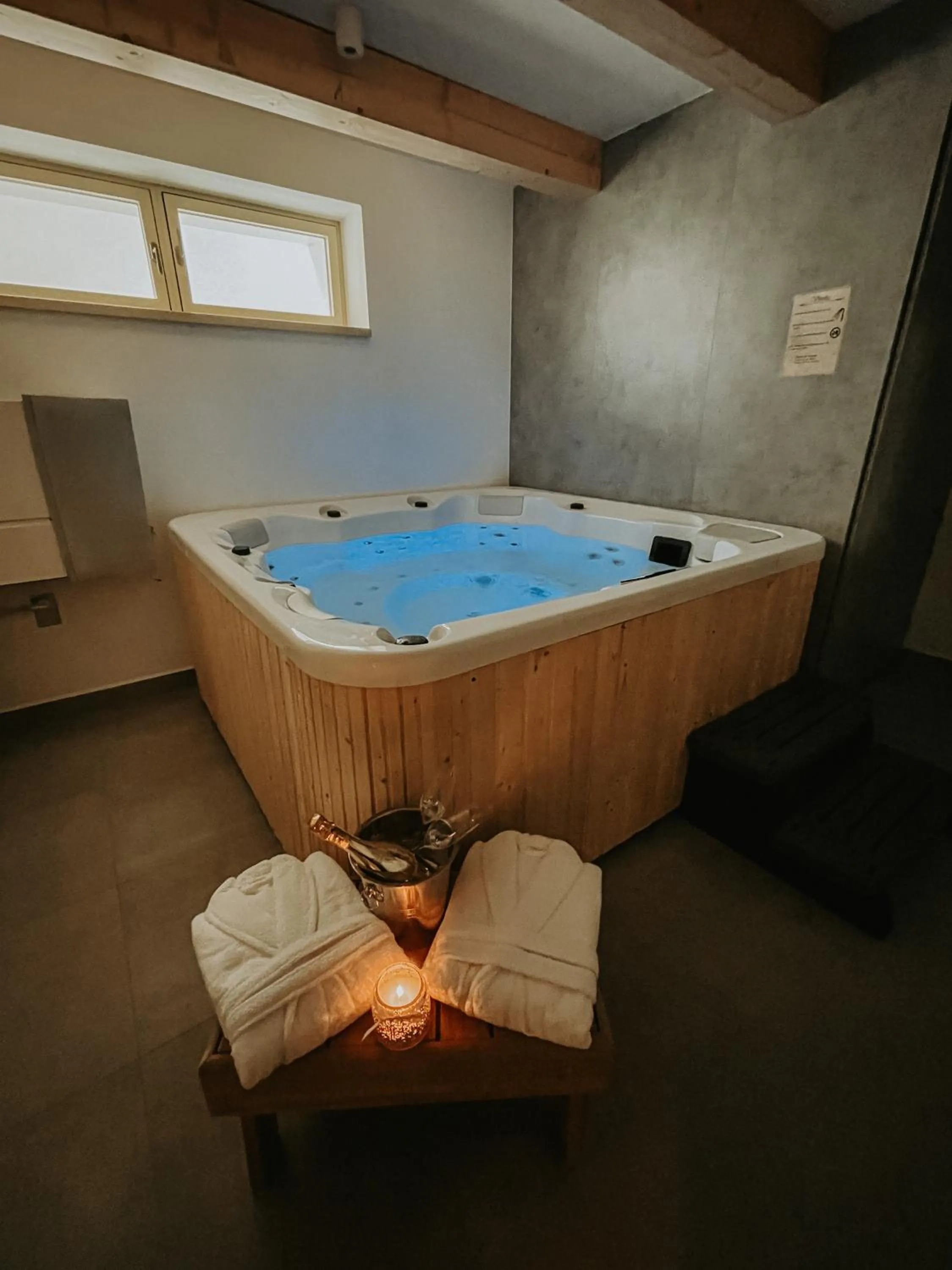 Hot Tub in Resla Residence I, II, & Wellness
