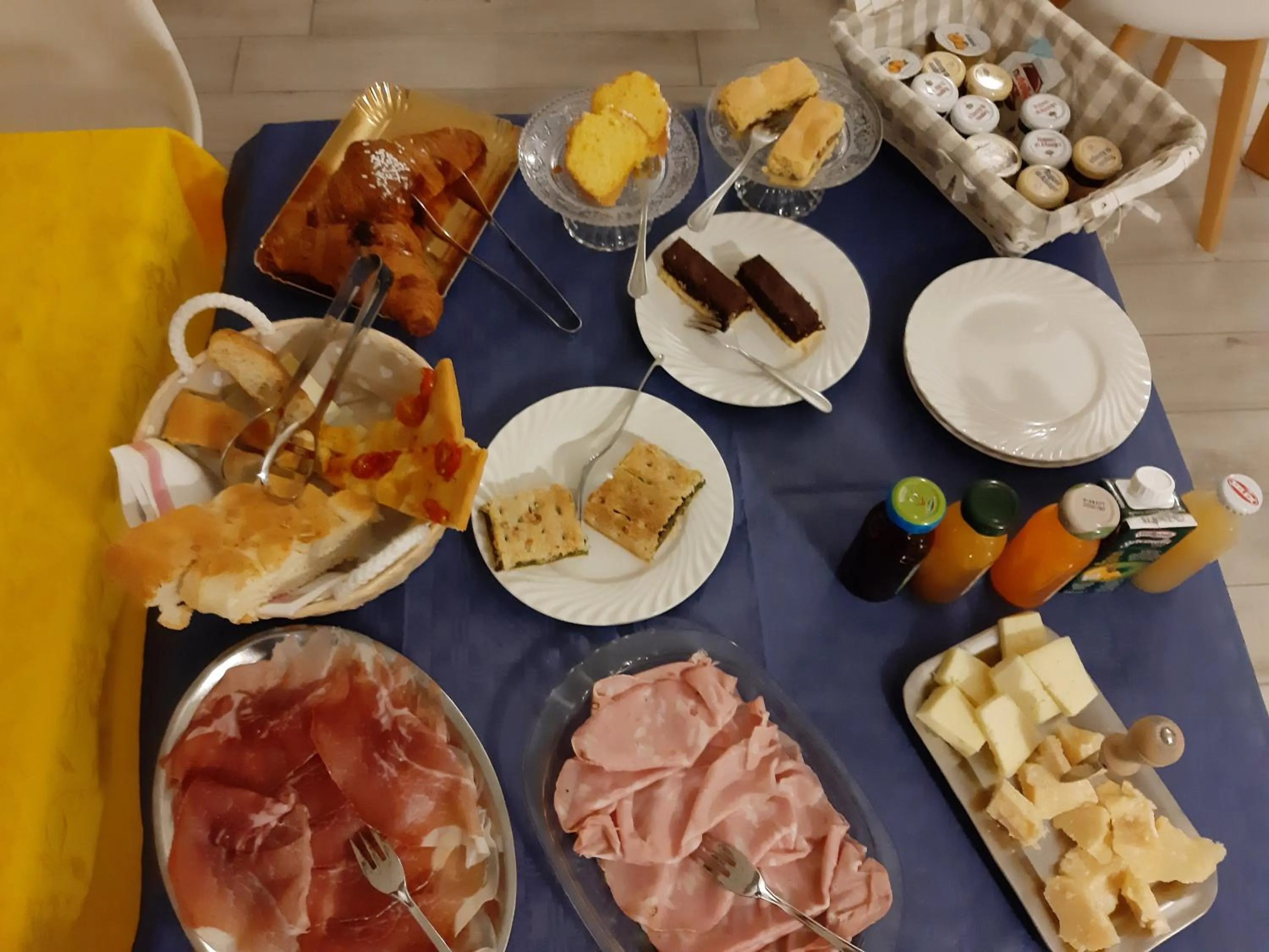 Breakfast in Reggiolacittàinvisibile B&B