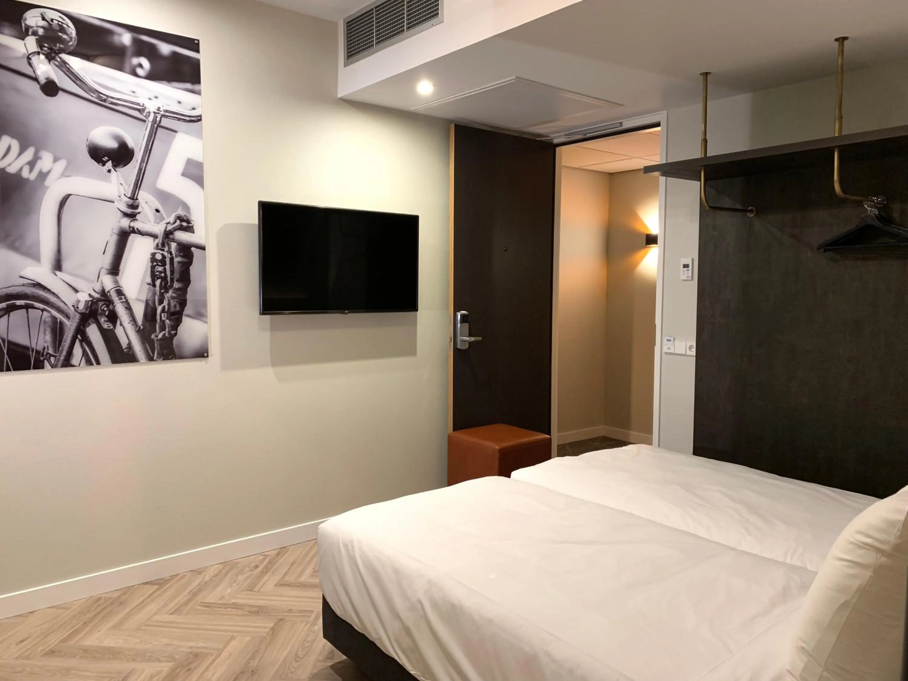 TV and multimedia, Bed in Hotel New Kit