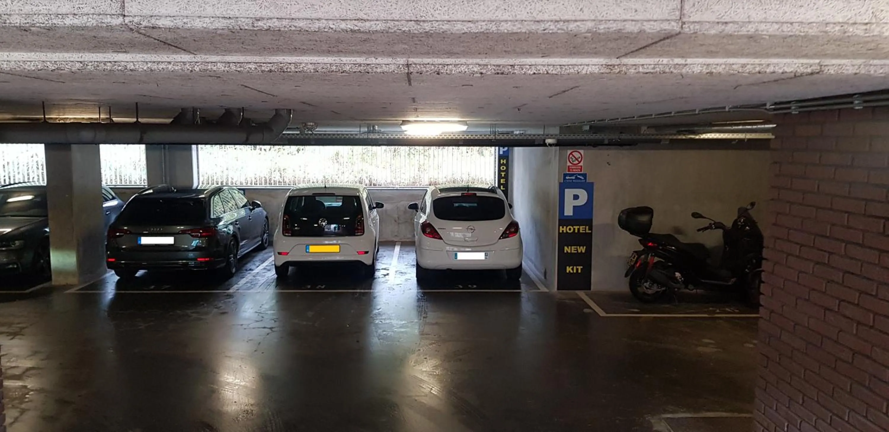 Parking in Hotel New Kit