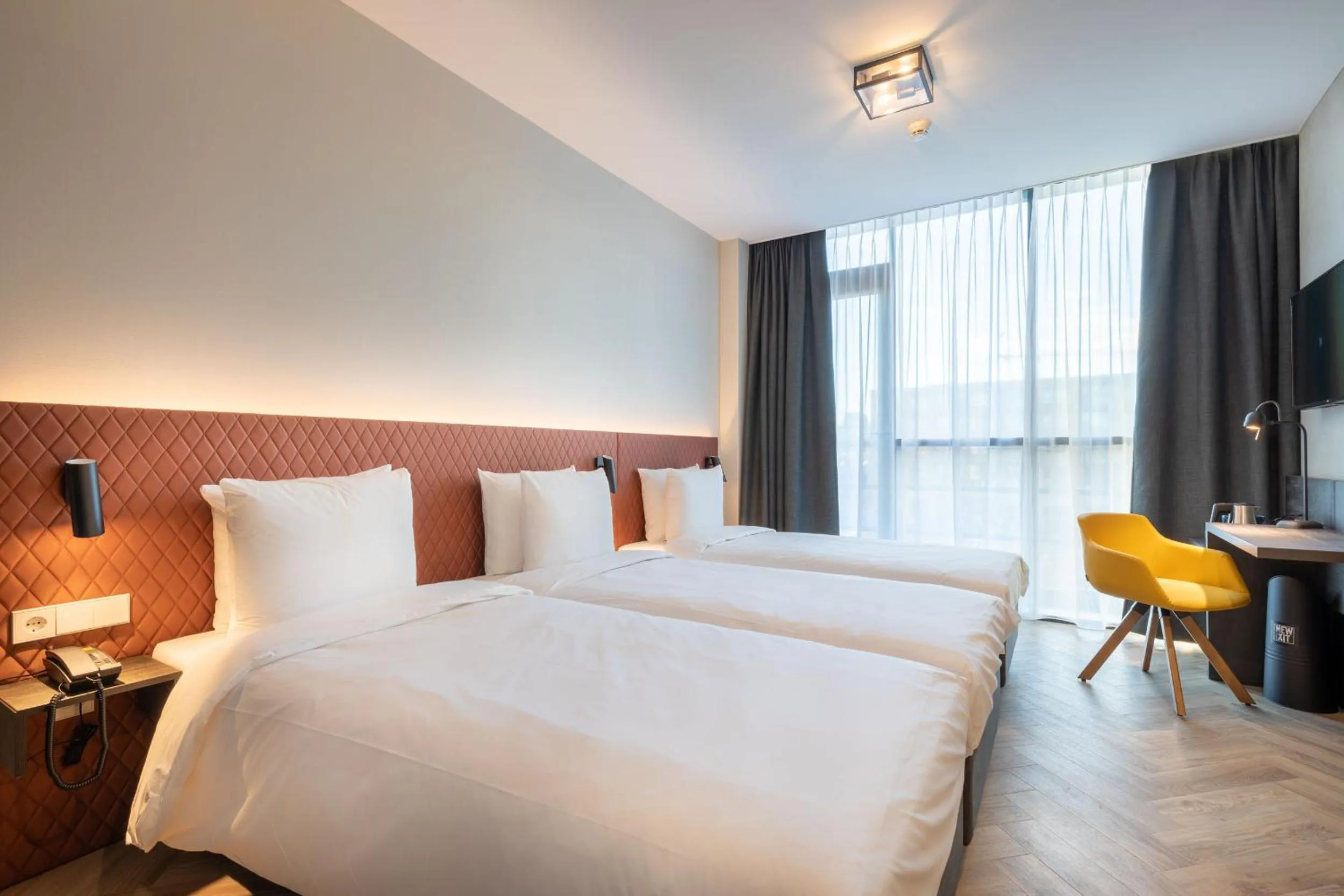 Bedroom, Bed in Hotel New Kit