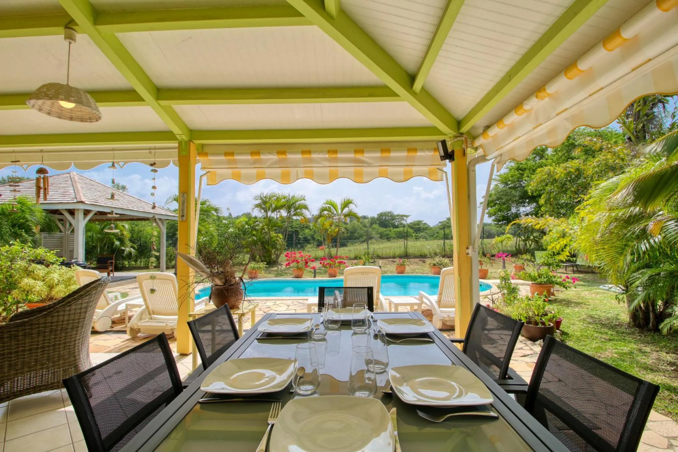 Villa au calme avec piscine - MQSA27