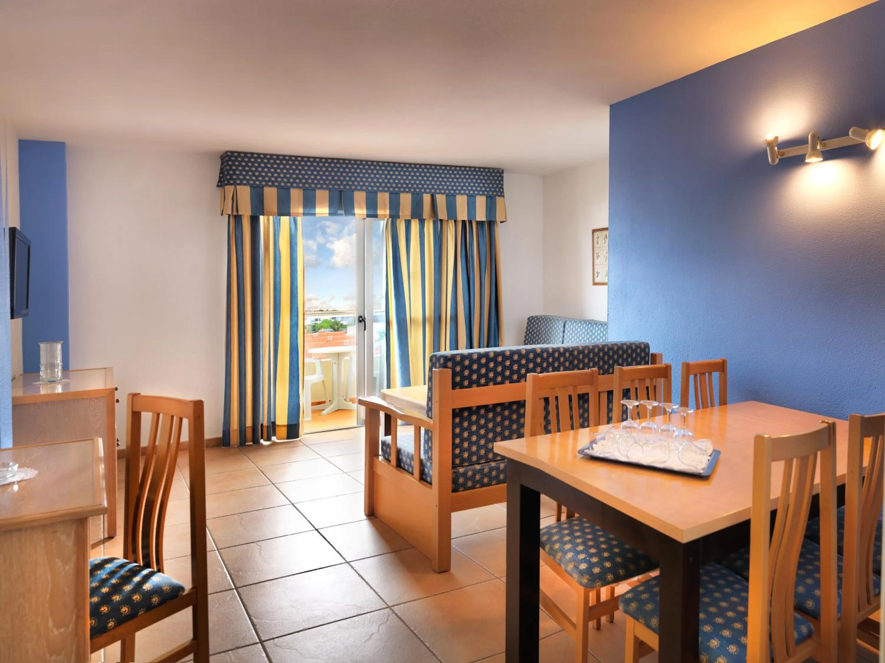 Living room, Restaurant/Places to Eat in Apartamentos Oro Blanco