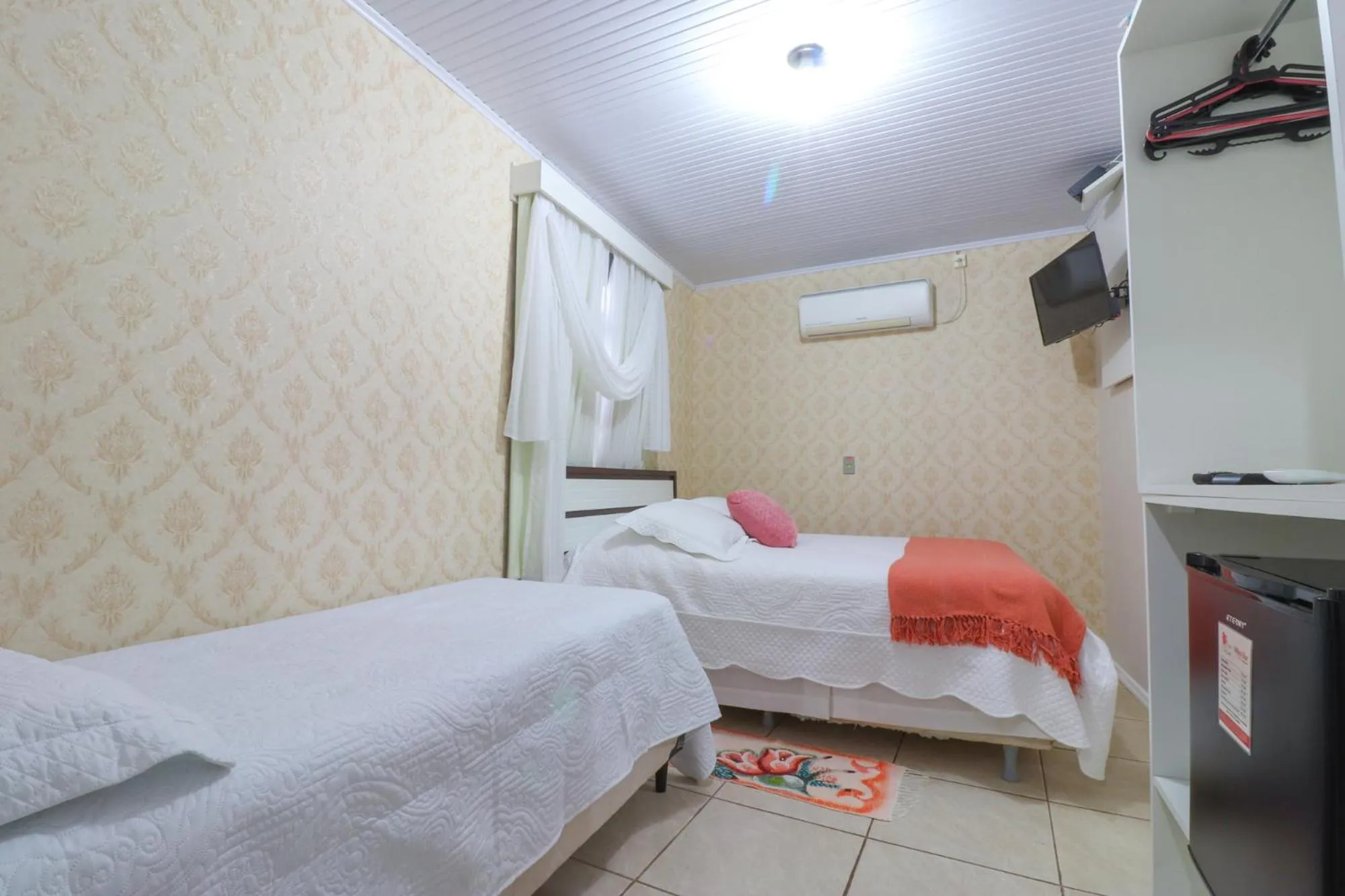 Property building, Bed in Pousada Tia Eni