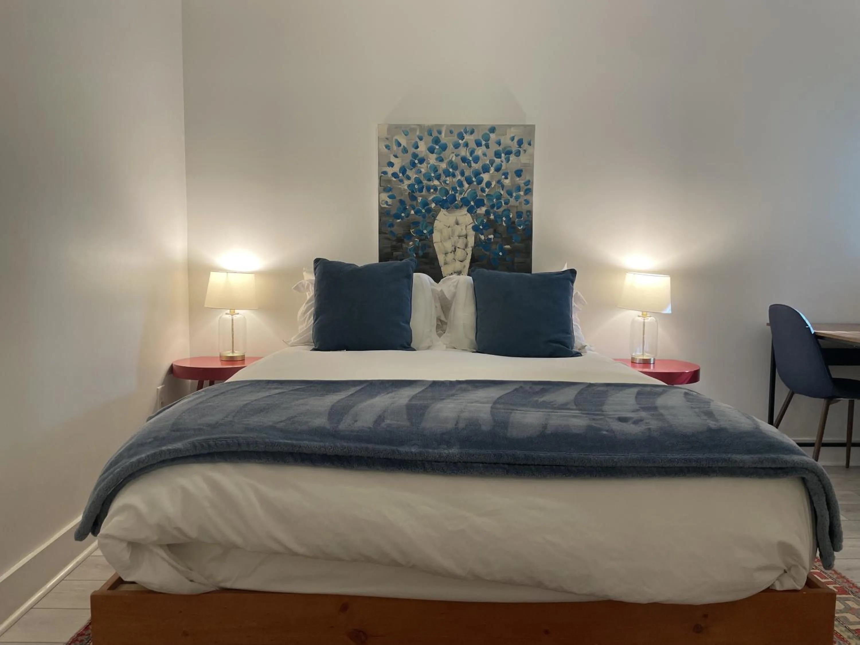 Other, Bed in Charming 2BD1BA in Hip Area - Near Metro