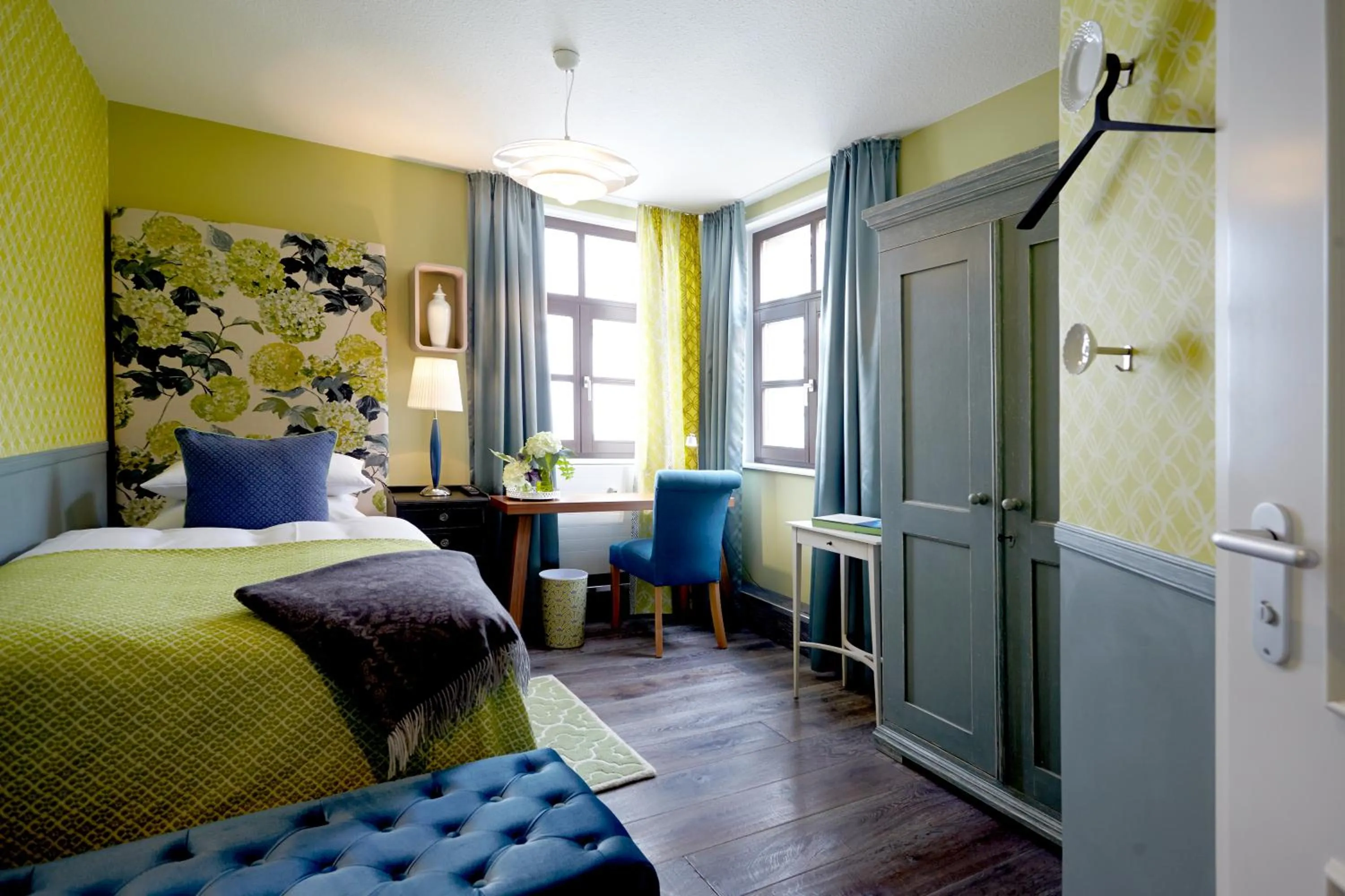 Photo of the whole room, Bed in Fährhaus Meißen B&B