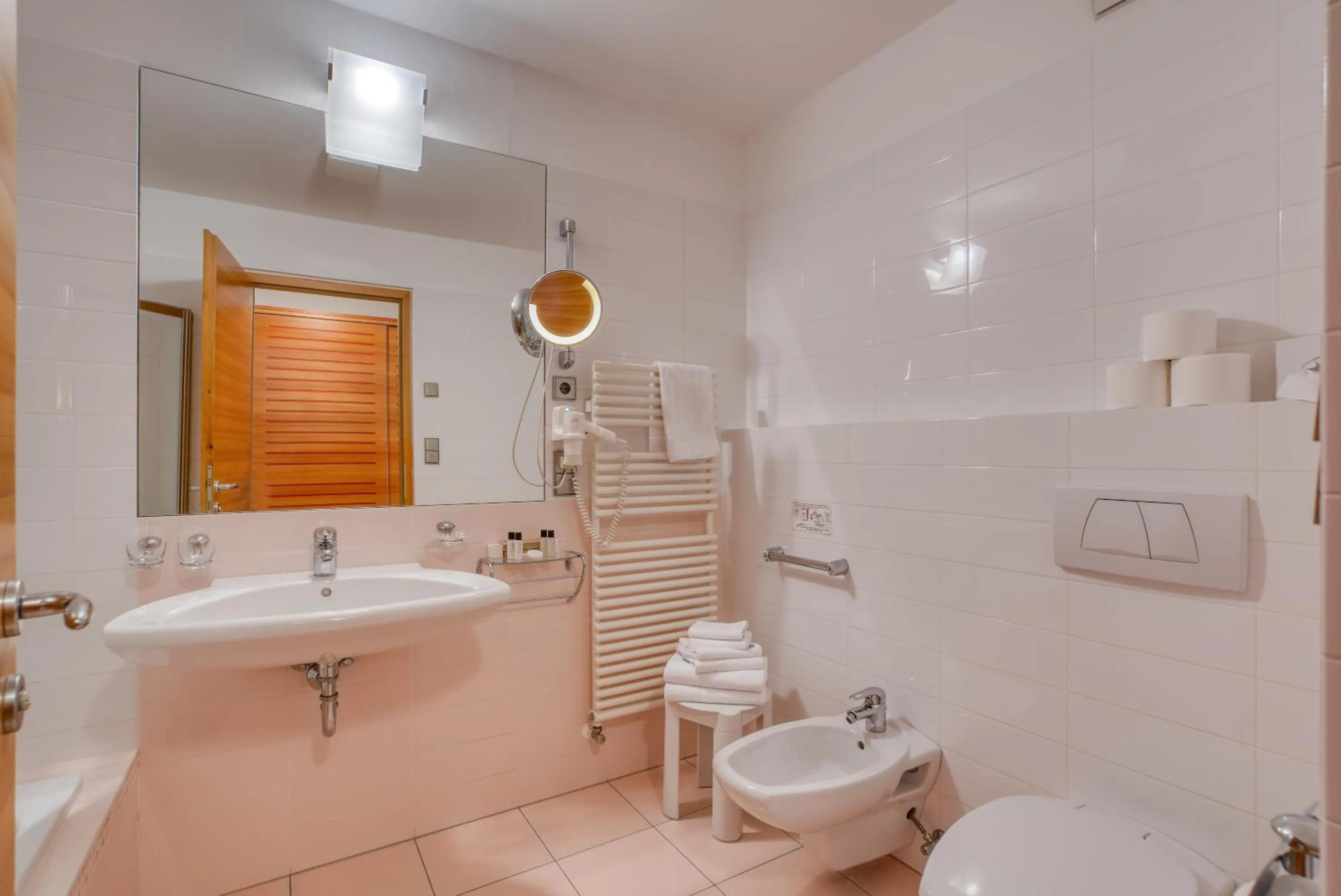 Shower in Hotel Cevedale