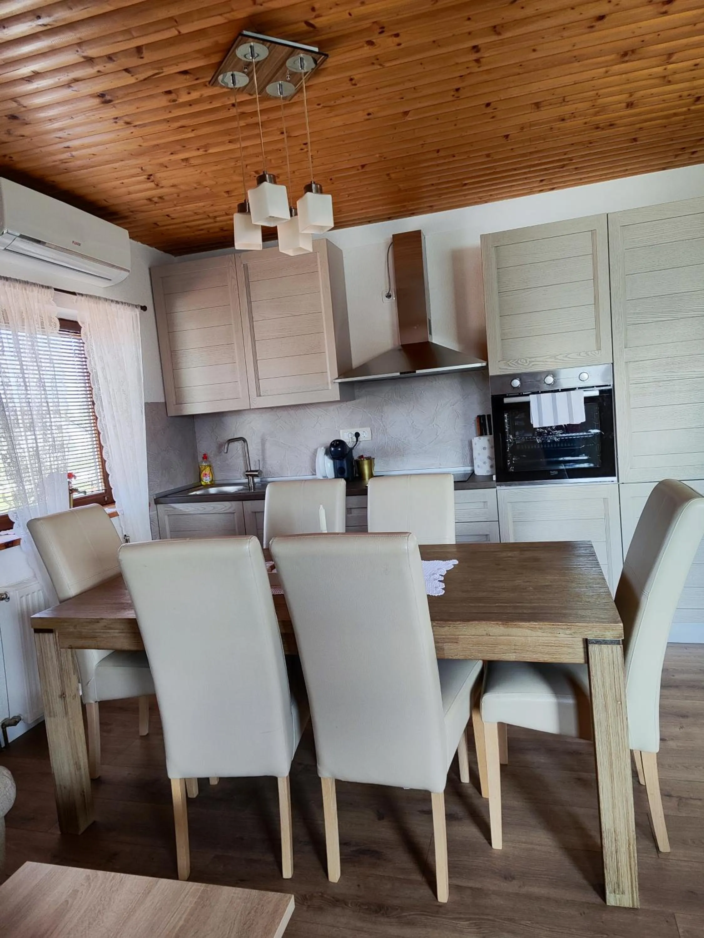 Two-Bedroom Apartment in House Leonarda