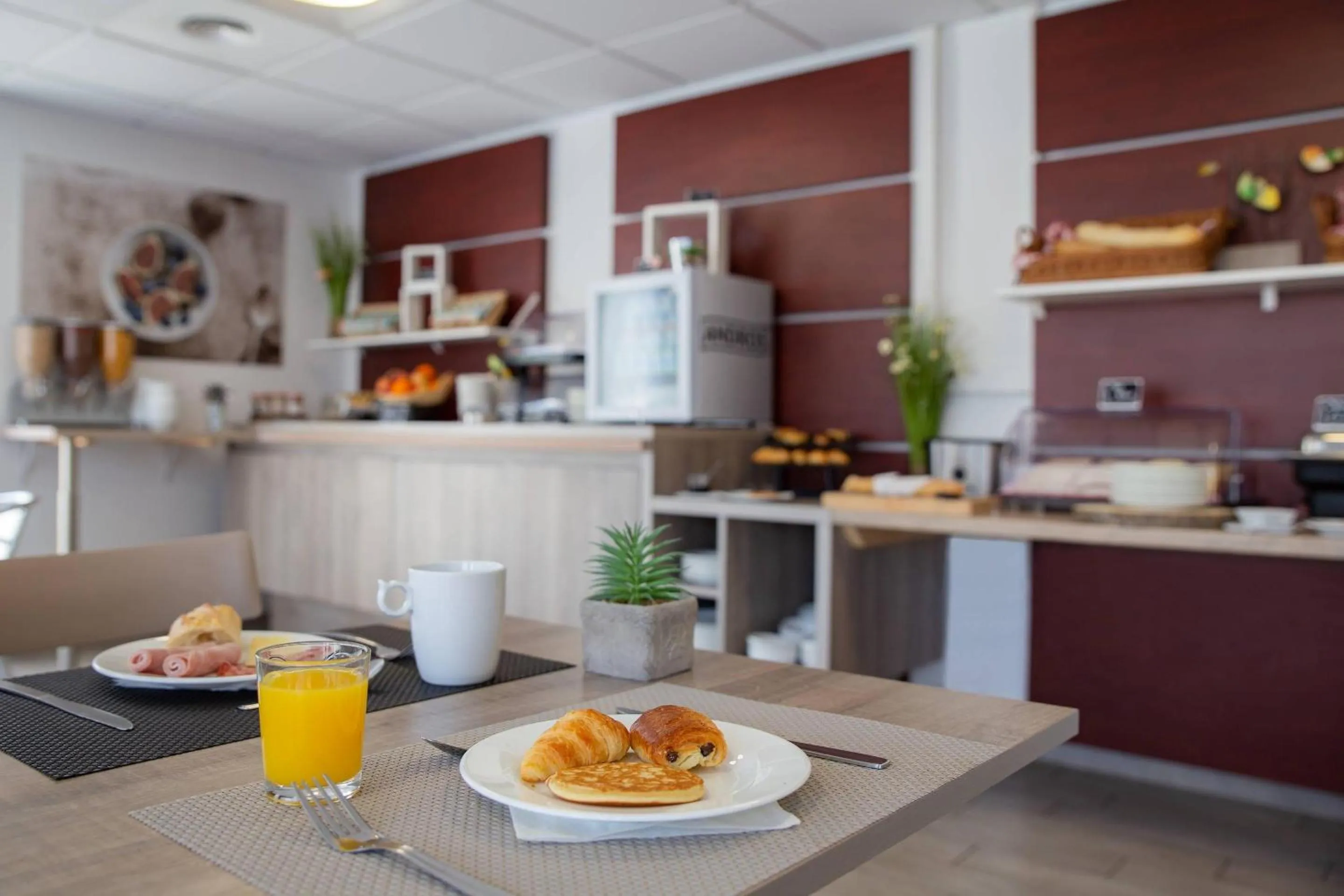 Breakfast in Comfort Aparthotel Cannes Mandelieu