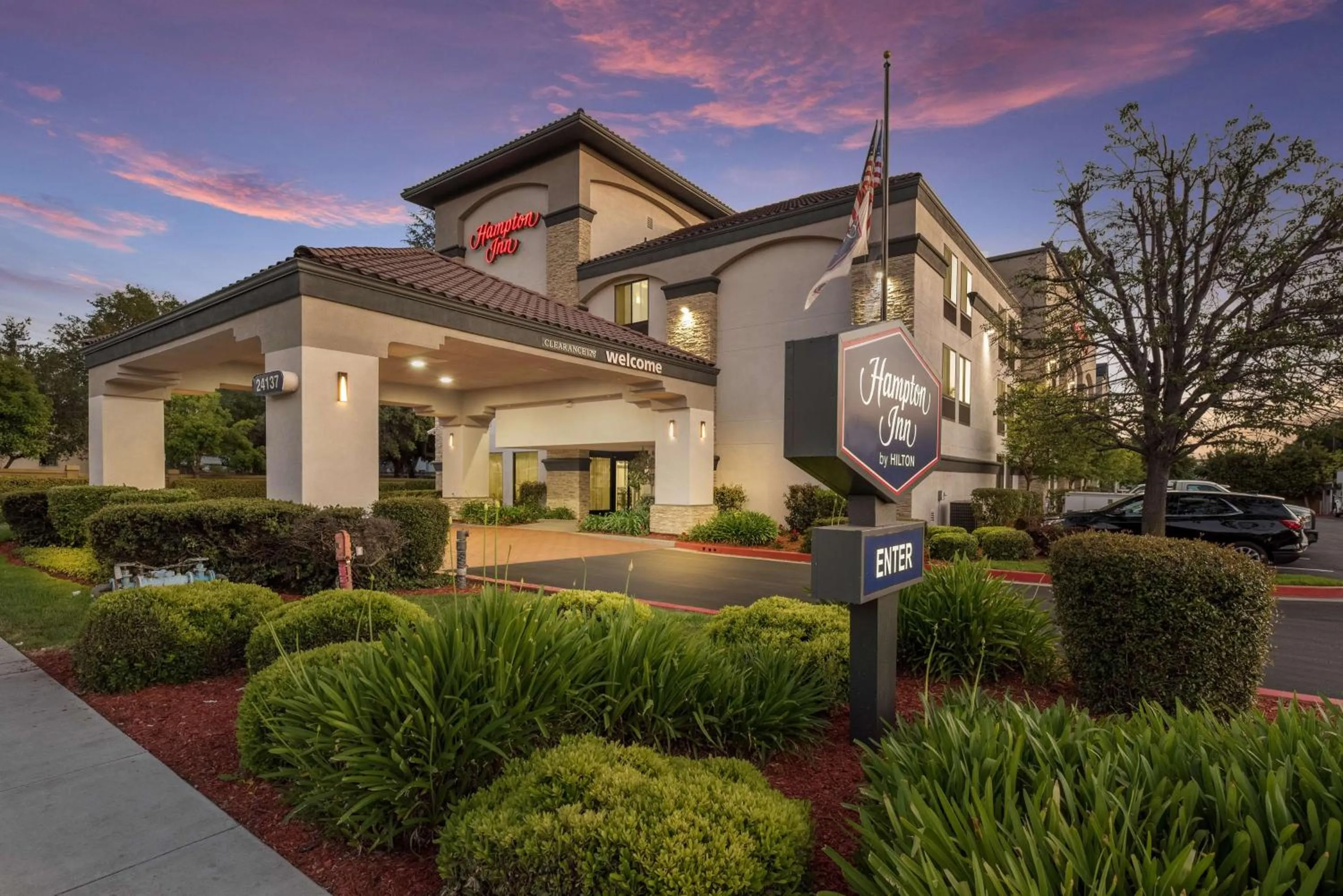 Property building in Hampton Inn Oakland-Hayward