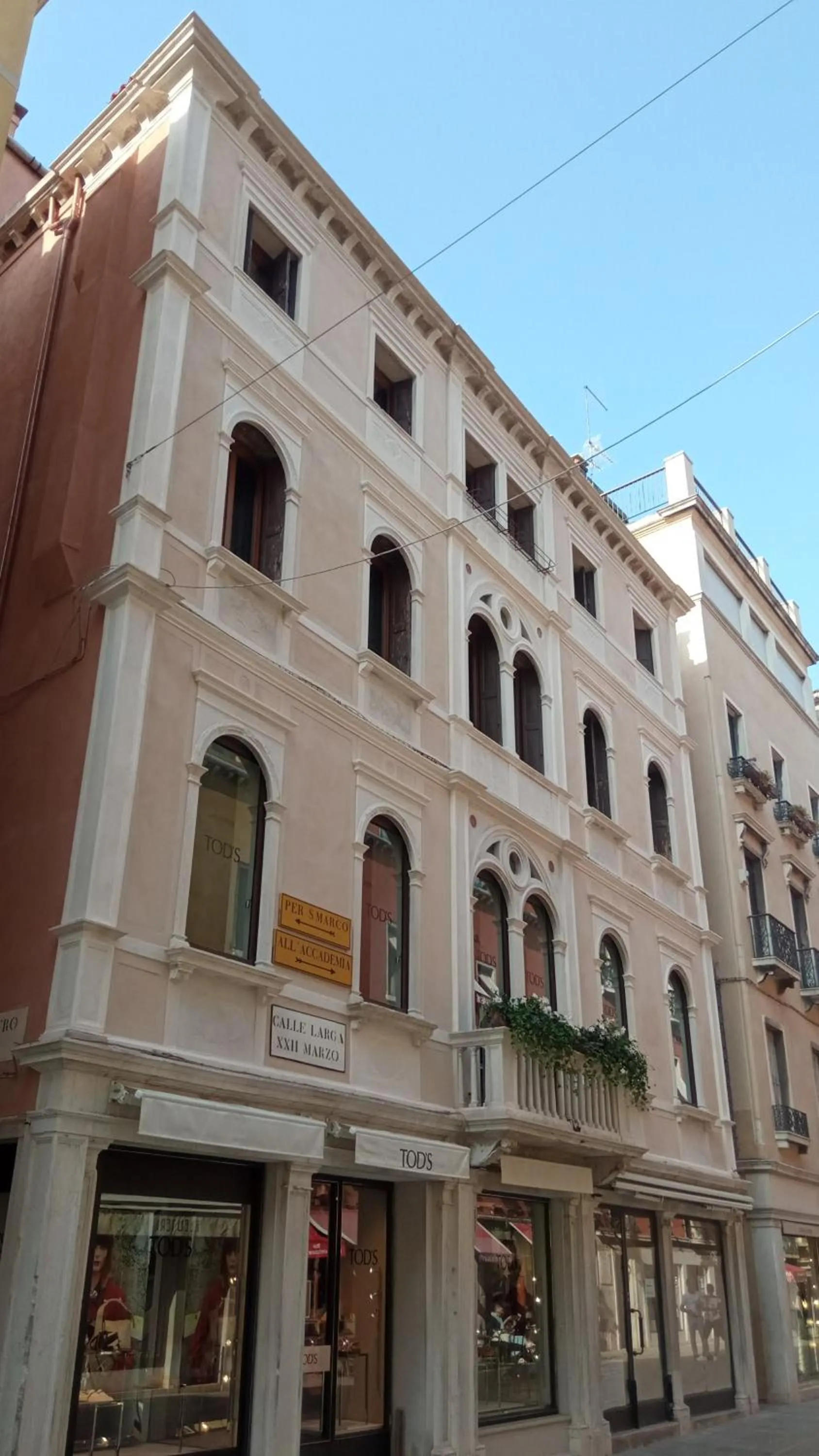 Property building in Ca' Pedrocchi